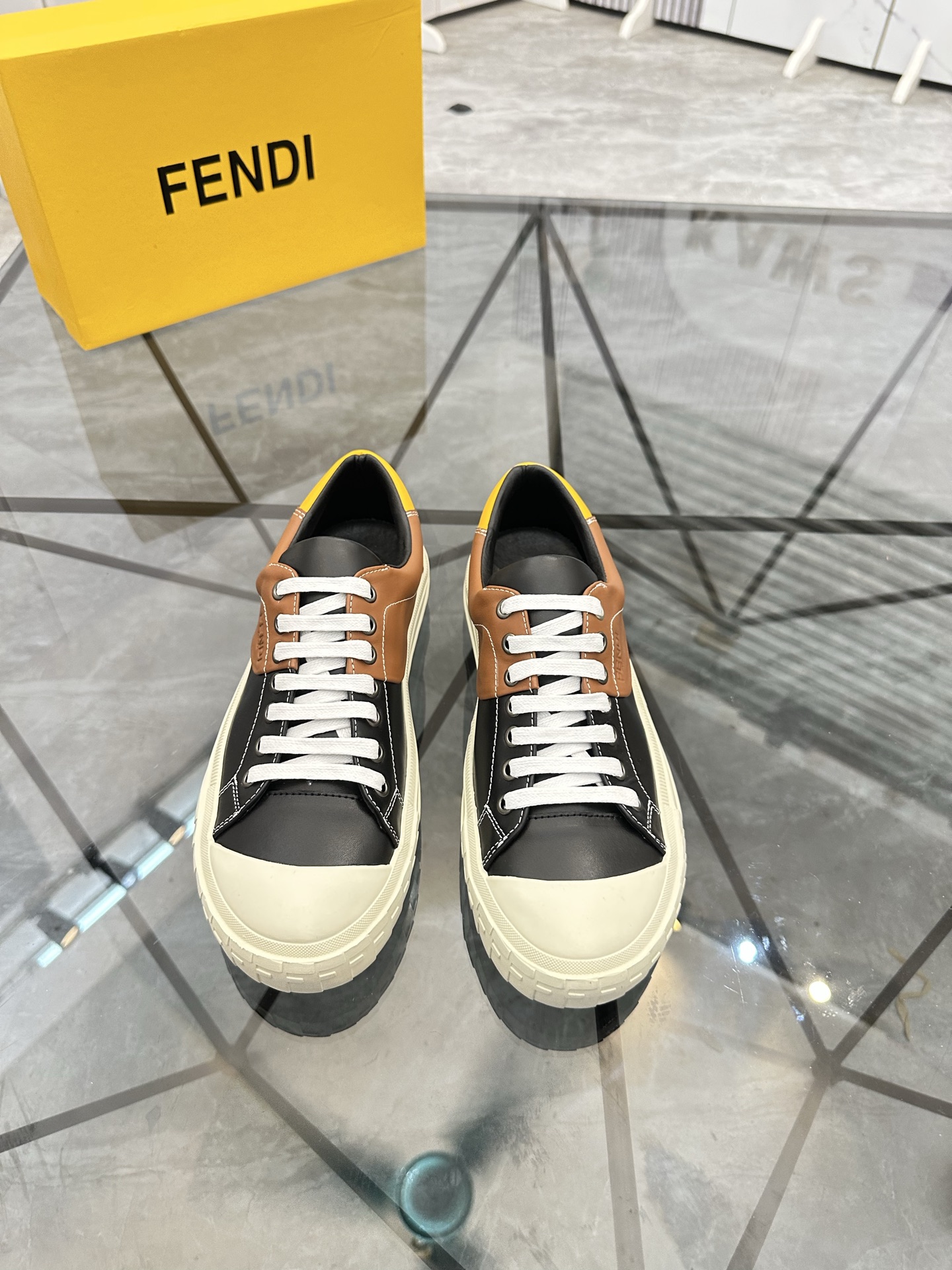Precio de venta: P190 Marca: Fendi* mocasines de caña bajaTalla: 38-44(se puede personalizar hasta 4