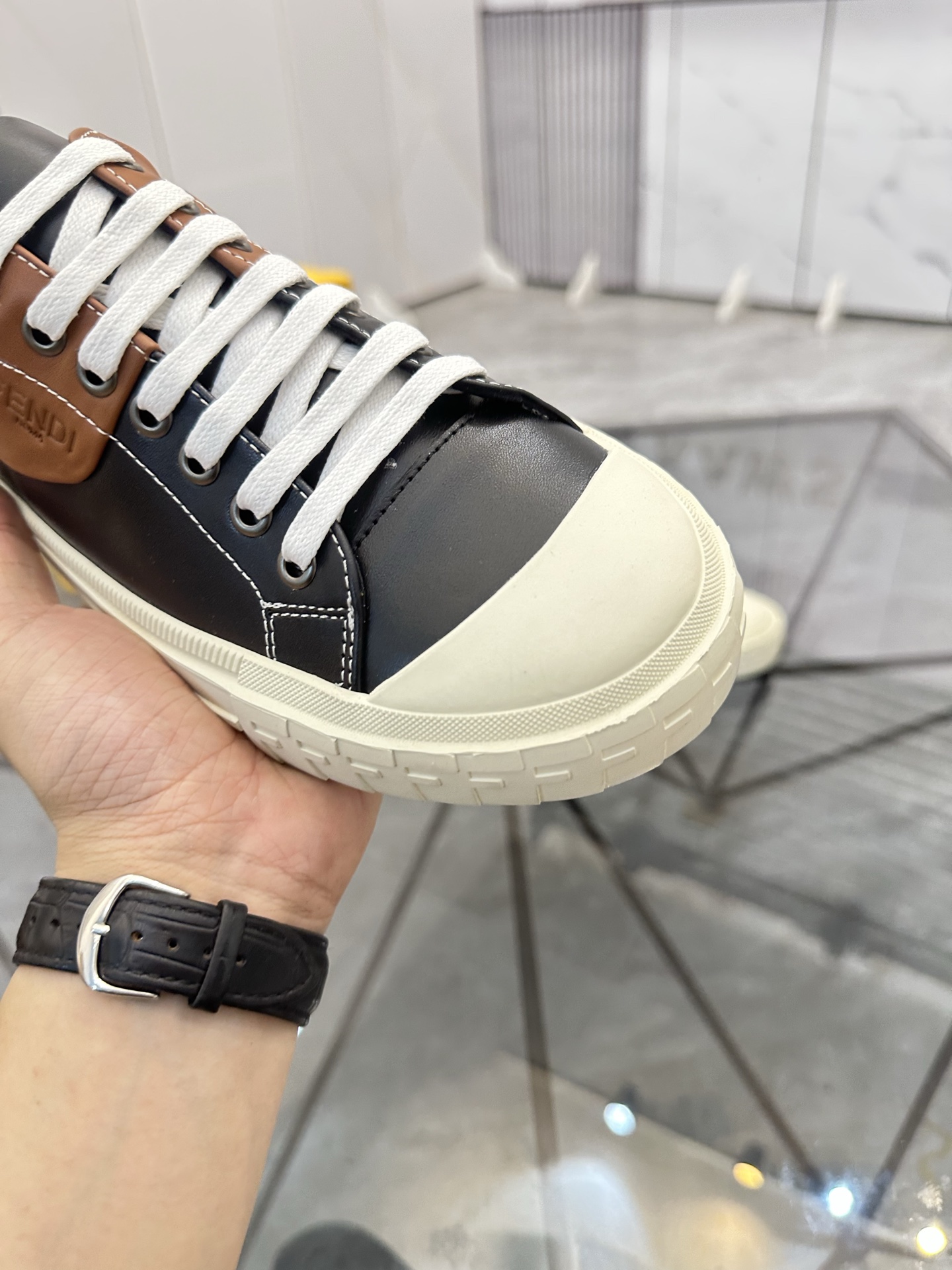 Precio de venta: P190 Marca: Fendi* mocasines de caña bajaTalla: 38-44(se puede personalizar hasta 4