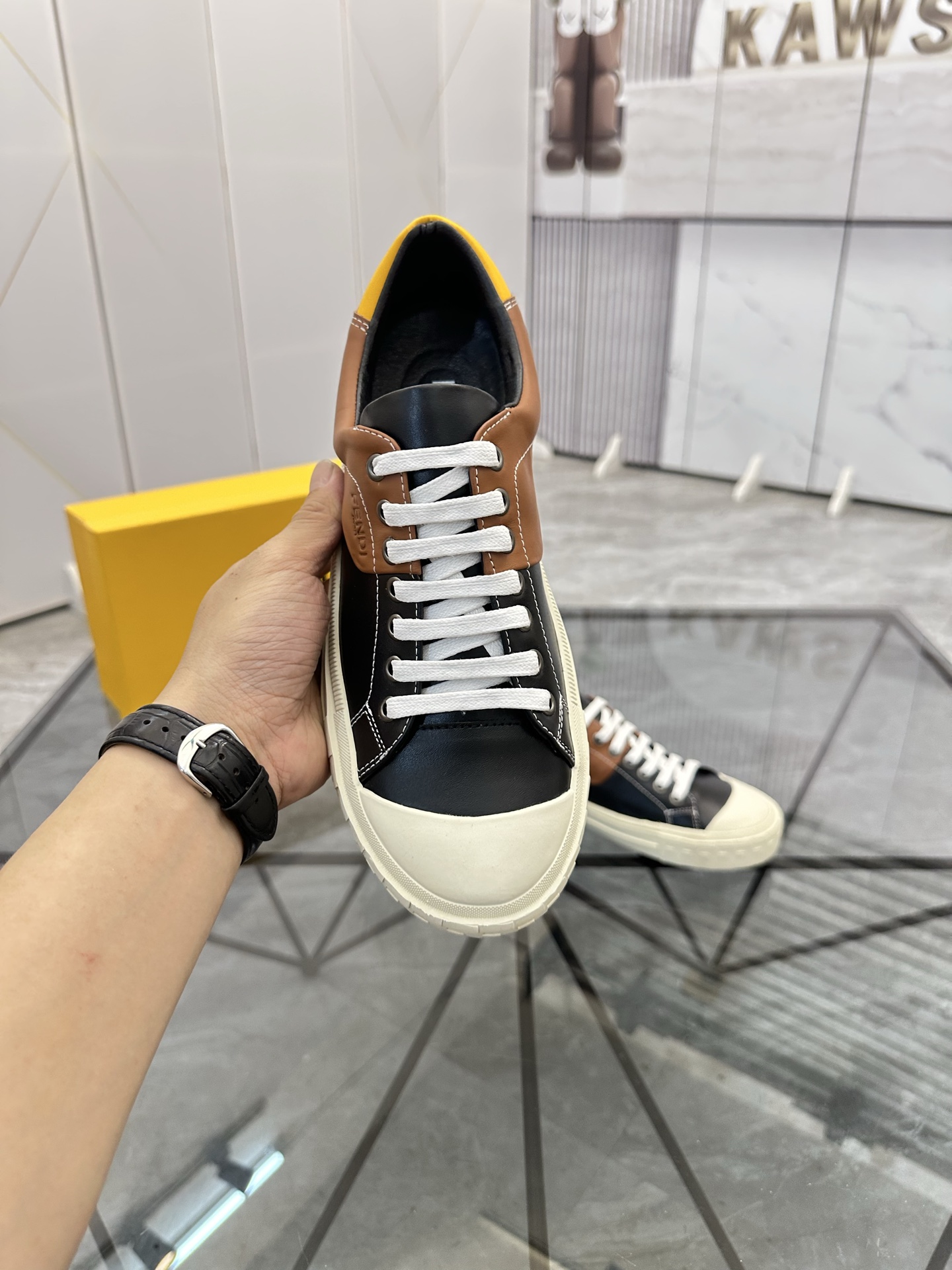 Precio de venta: P190 Marca: Fendi* mocasines de caña bajaTalla: 38-44(se puede personalizar hasta 4