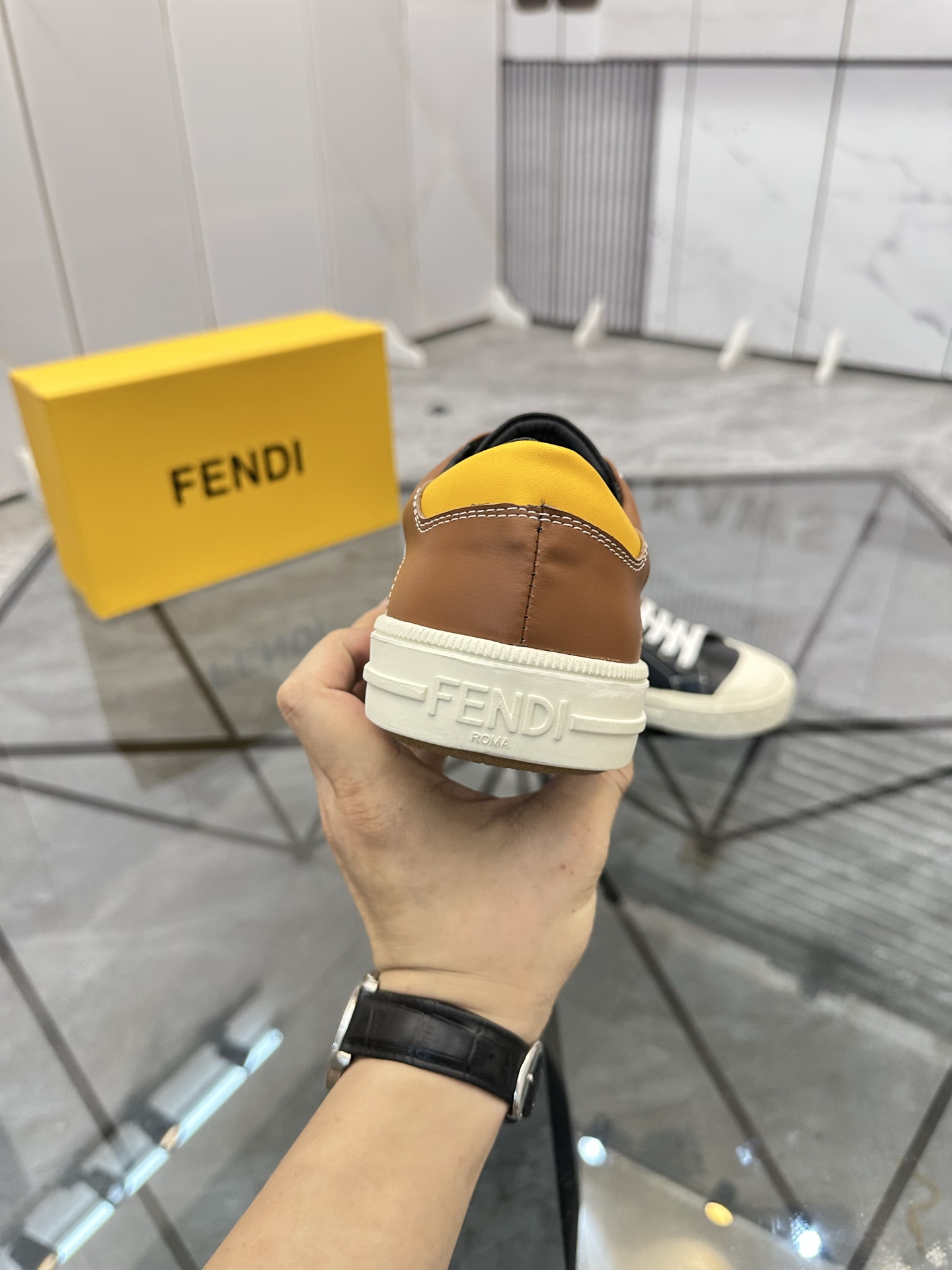 Precio de venta: P190 Marca: Fendi* mocasines de caña bajaTalla: 38-44(se puede personalizar hasta 4