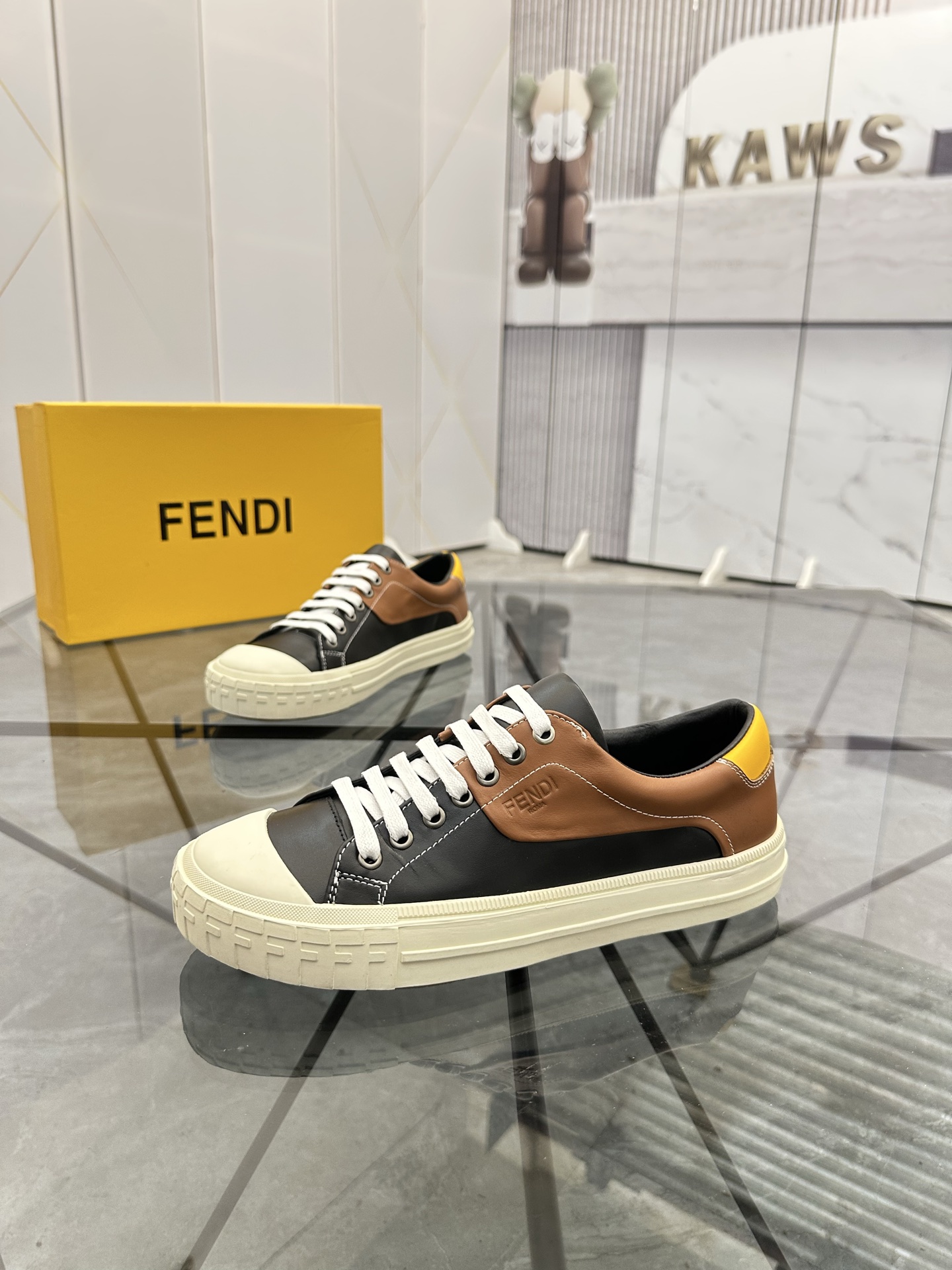 Precio de venta: P190 Marca: Fendi* mocasines de caña bajaTalla: 38-44(se puede personalizar hasta 4