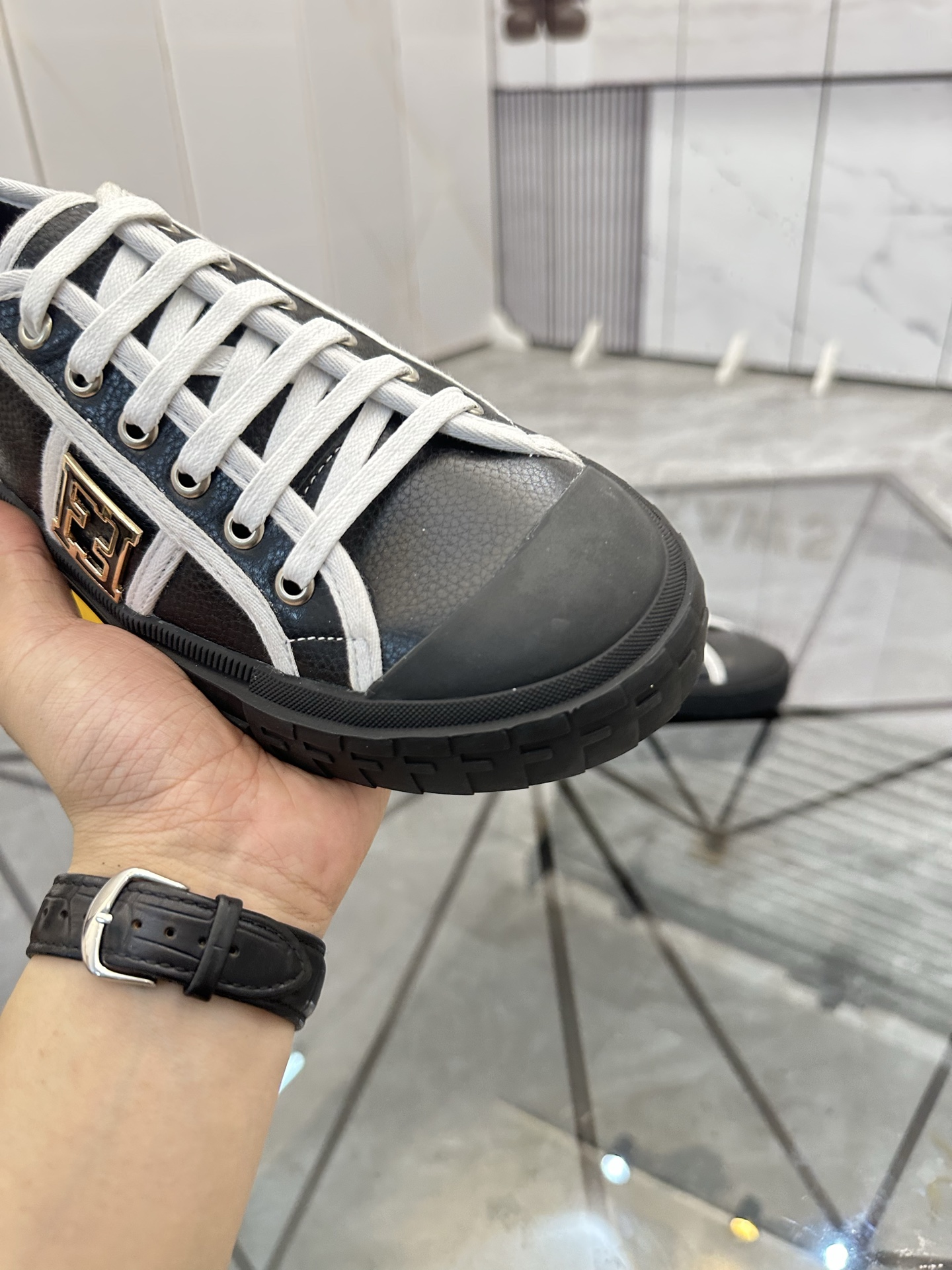 Precio de venta: P190 Marca: Fendi* mocasines de caña bajaTalla: 38-44(se puede personalizar hasta 4