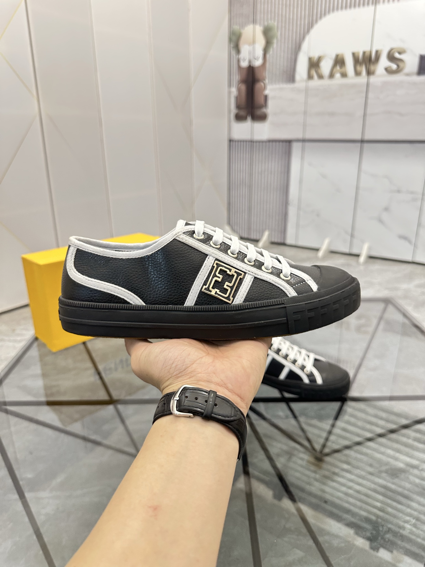 Precio de venta: P190 Marca: Fendi* mocasines de caña bajaTalla: 38-44(se puede personalizar hasta 4