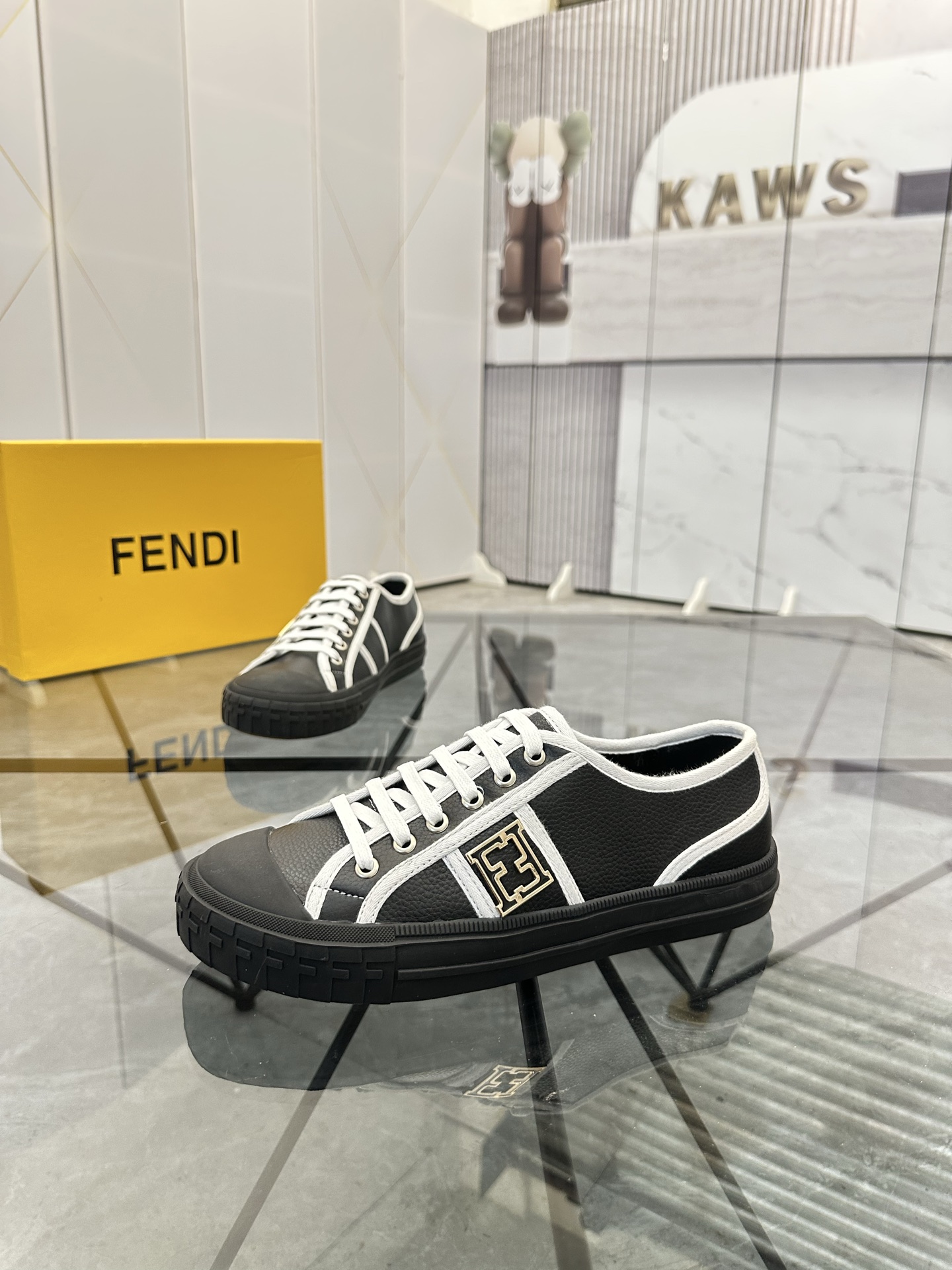 Precio de venta: P190 Marca: Fendi* mocasines de caña bajaTalla: 38-44(se puede personalizar hasta 4