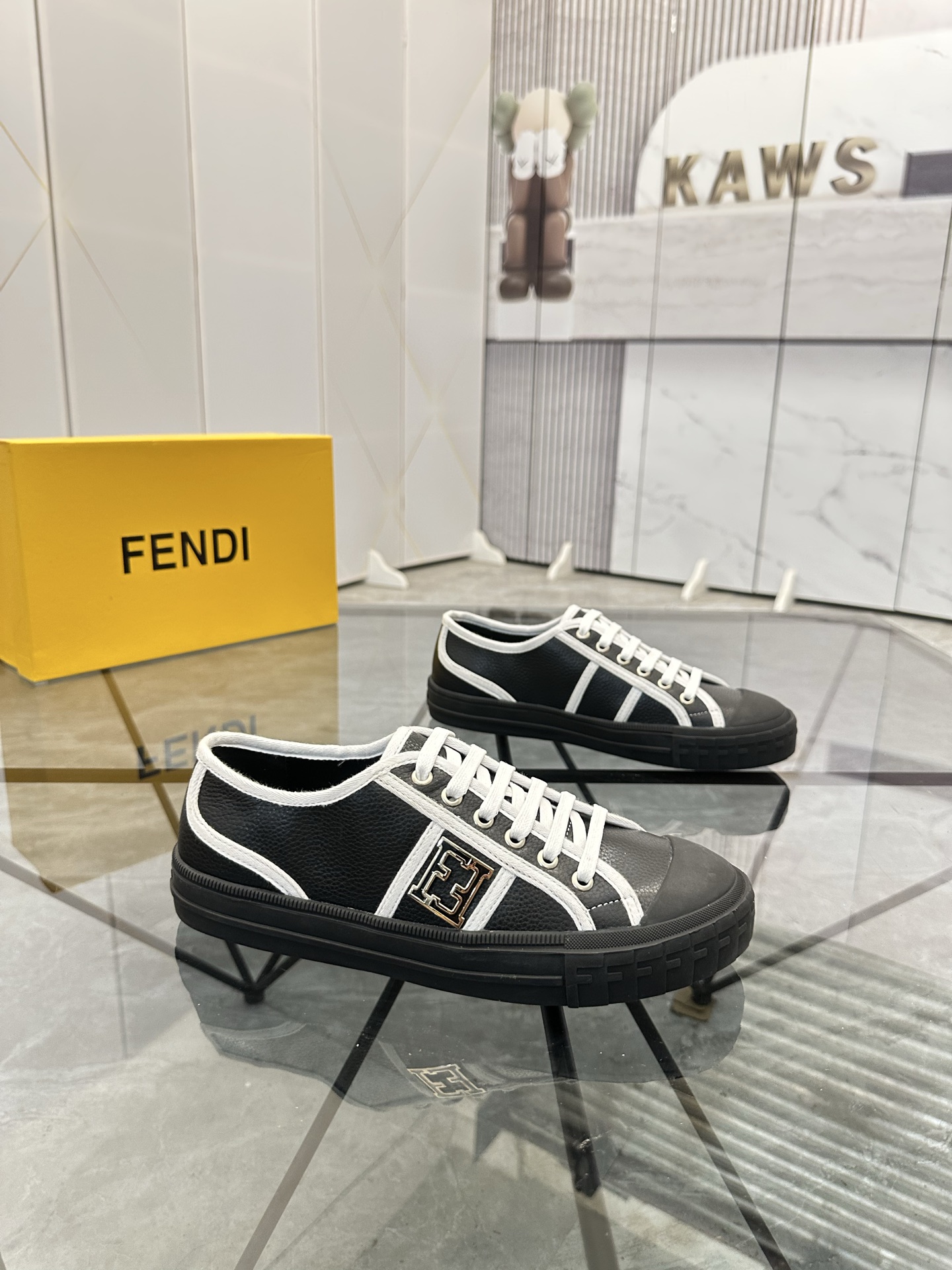Precio de venta: P190 Marca: Fendi* mocasines de caña bajaTalla: 38-44(se puede personalizar hasta 4