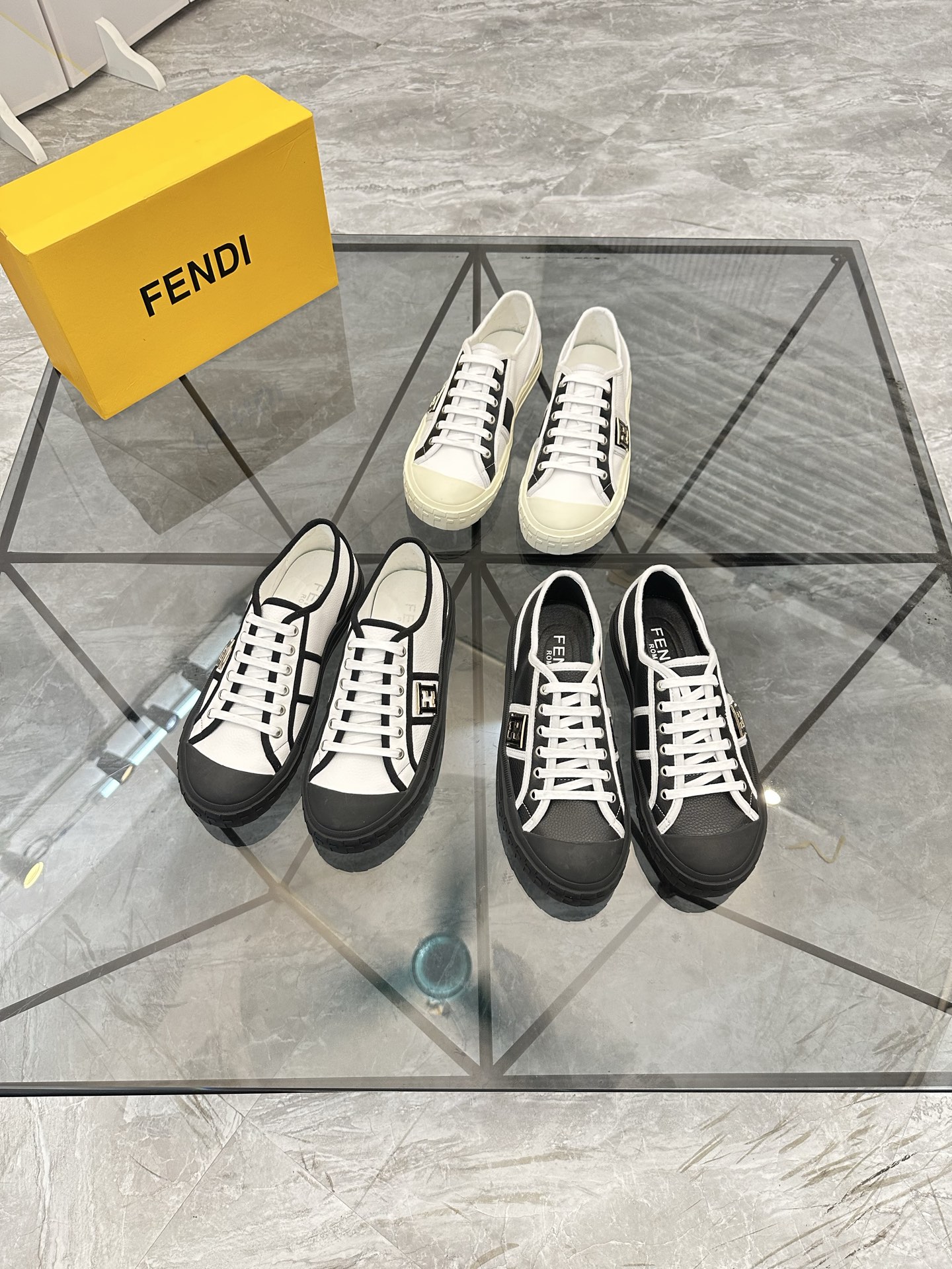 Precio de venta: P190 Marca: Fendi* mocasines de caña bajaTalla: 38-44(se puede personalizar hasta 4