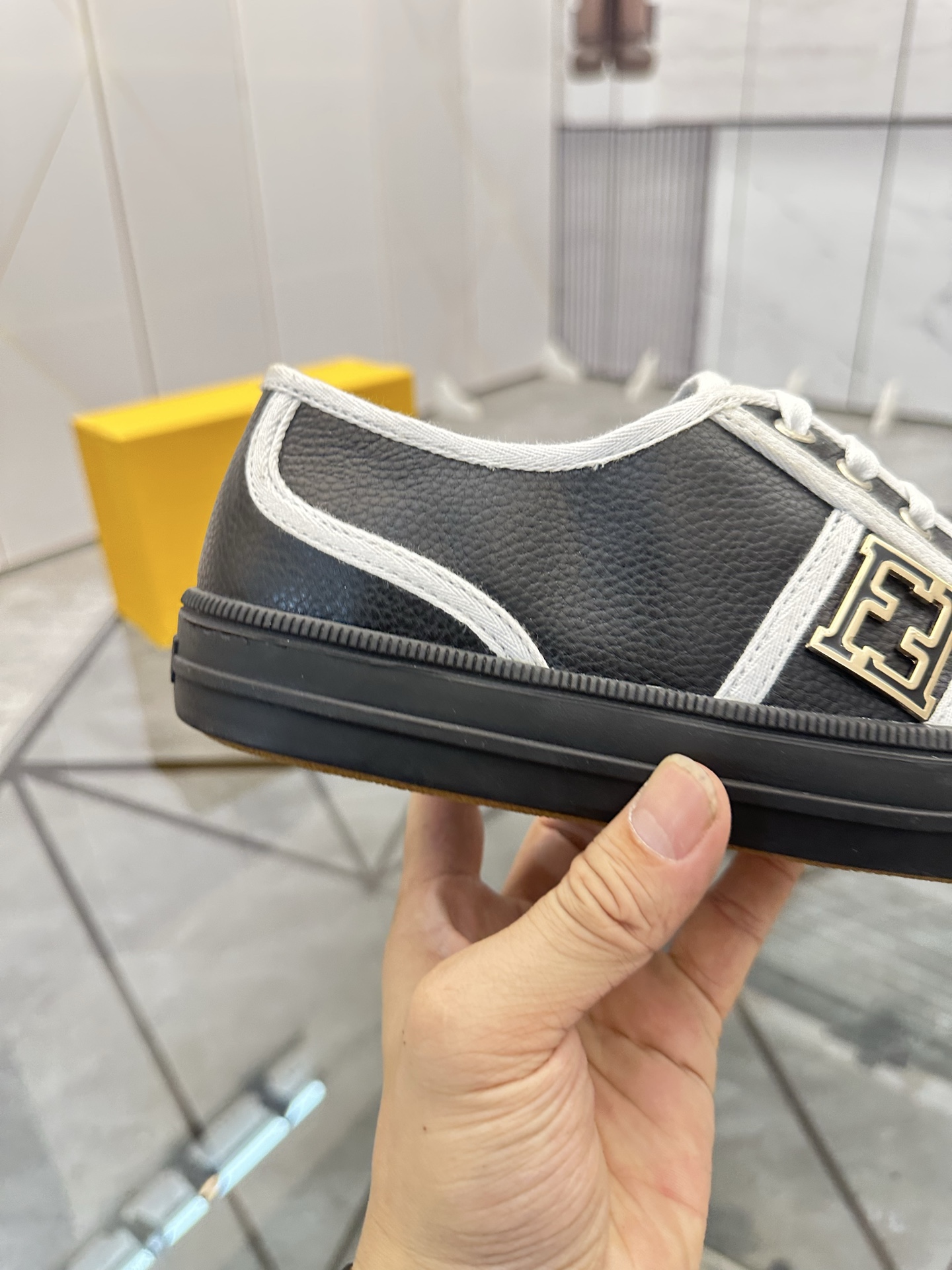 Precio de venta: P190 Marca: Fendi* mocasines de caña bajaTalla: 38-44(se puede personalizar hasta 4
