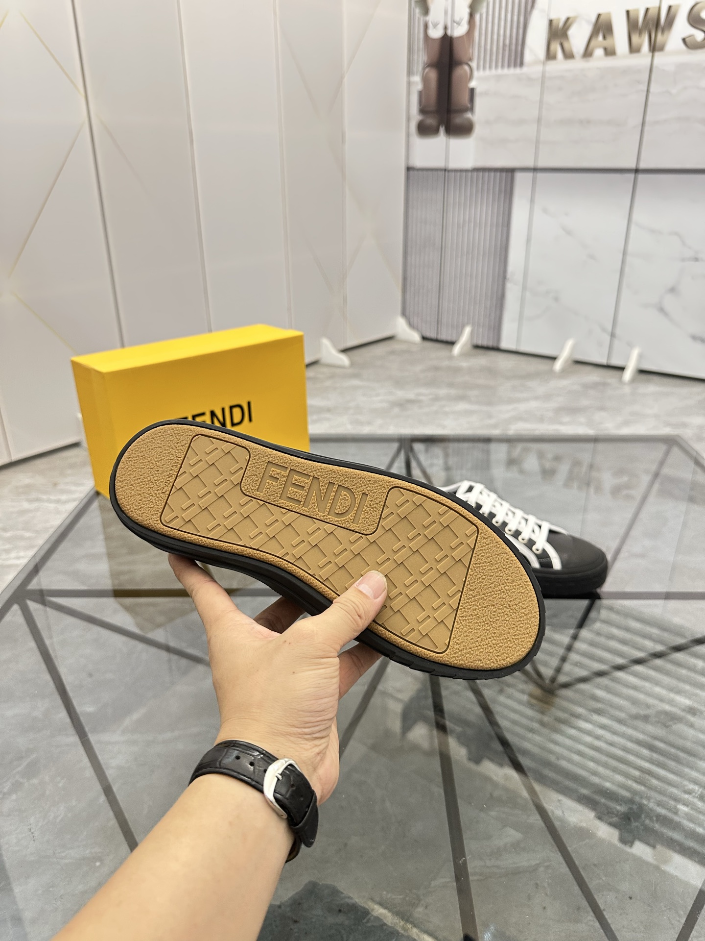 Precio de venta: P190 Marca: Fendi* mocasines de caña bajaTalla: 38-44(se puede personalizar hasta 4