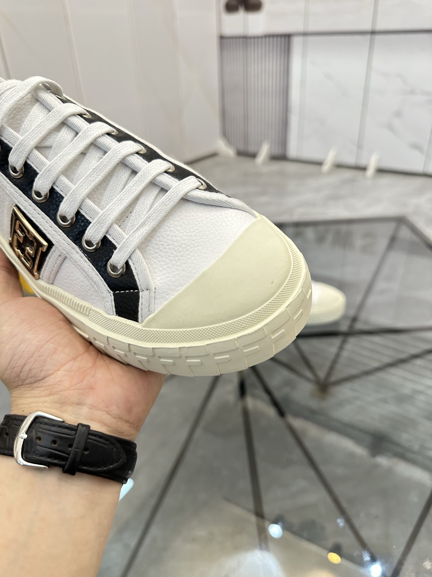 Precio de venta: P190 Marca: Fendi* mocasines de caña bajaTalla: 38-44(se puede personalizar hasta 4