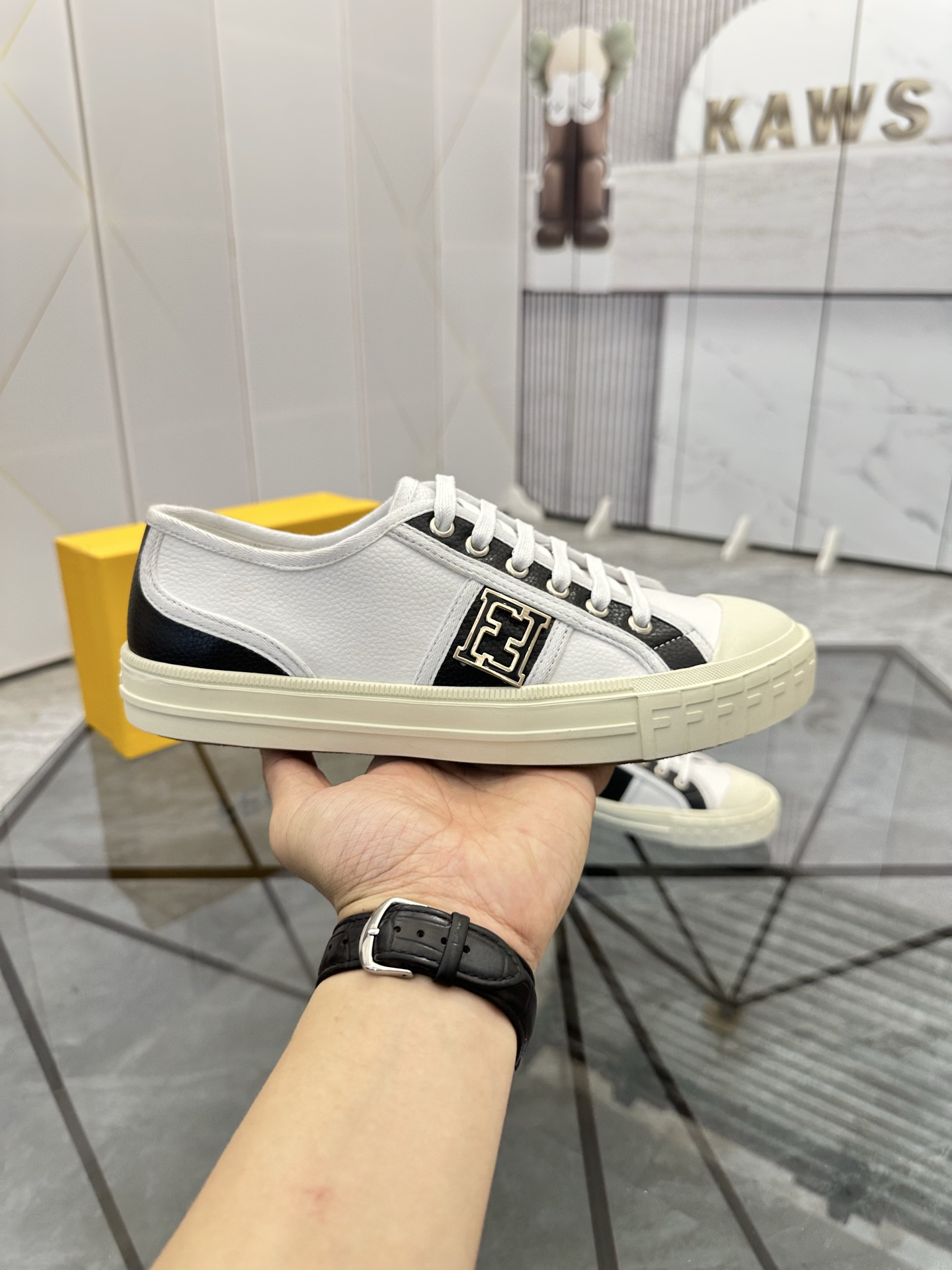 Precio de venta: P190 Marca: Fendi* mocasines de caña bajaTalla: 38-44(se puede personalizar hasta 4