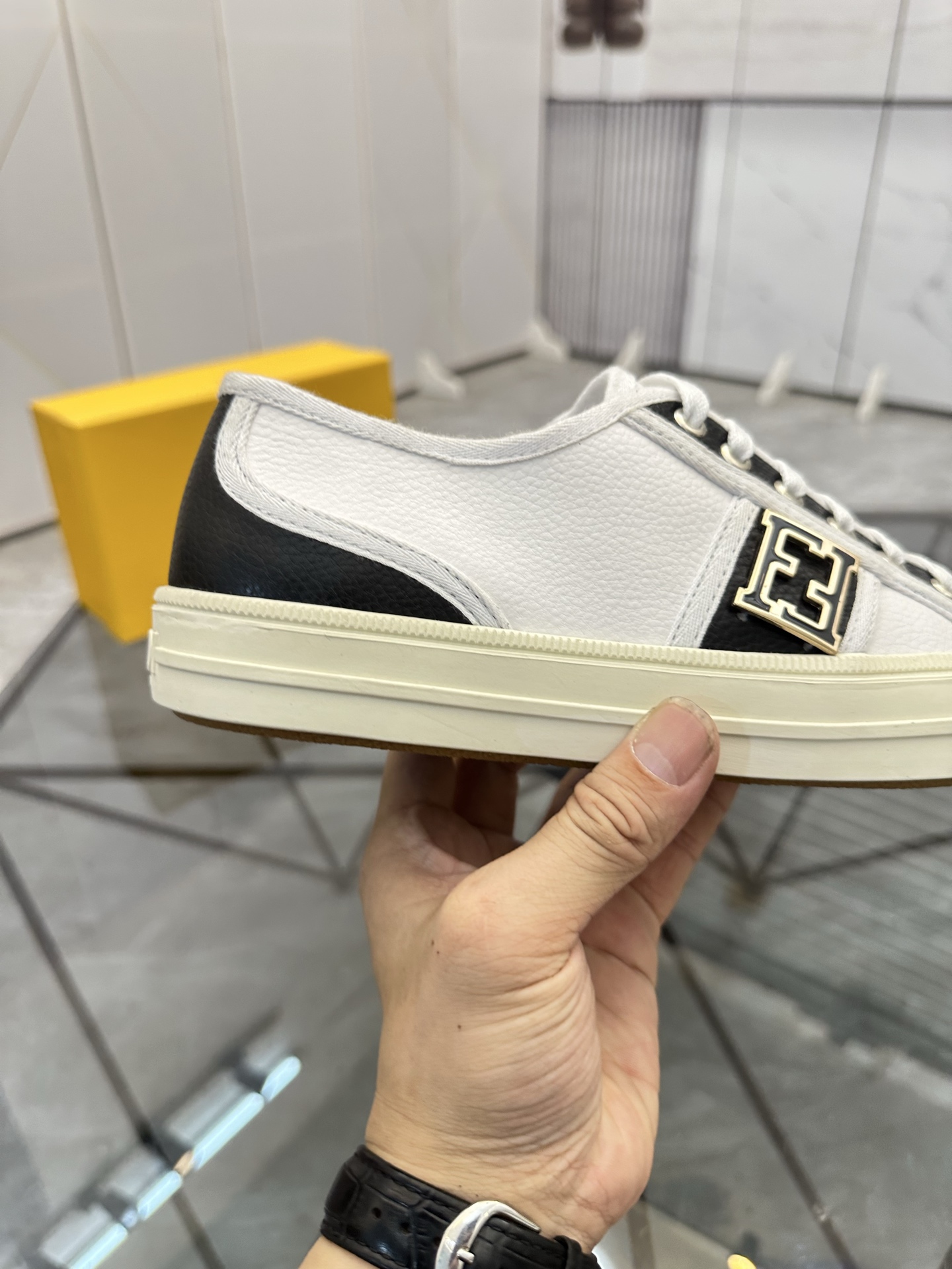 Precio de venta: P190 Marca: Fendi* mocasines de caña bajaTalla: 38-44(se puede personalizar hasta 4