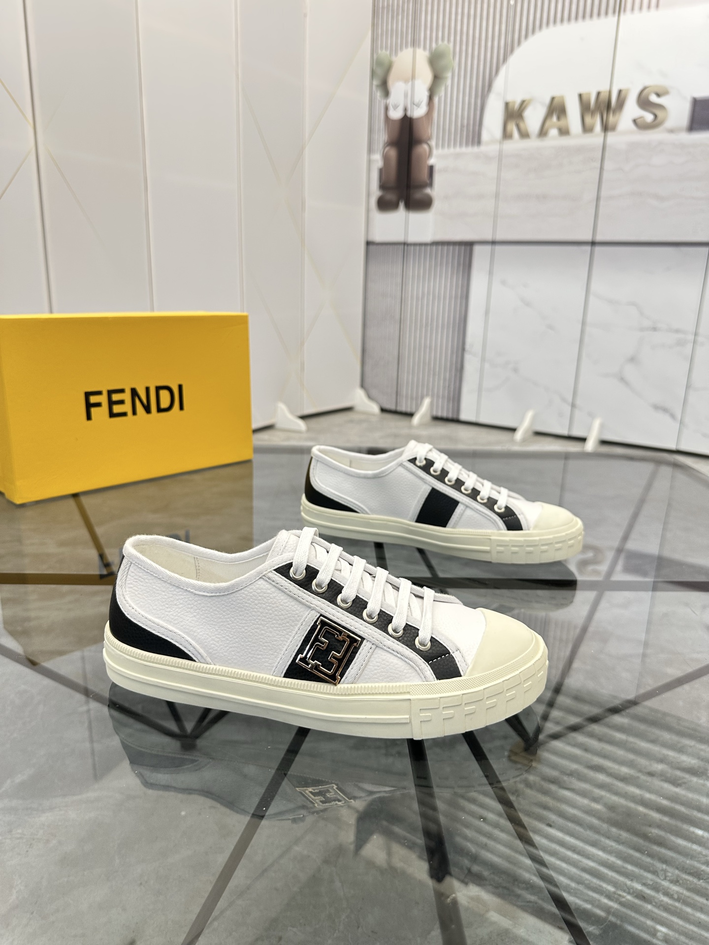 Precio de venta: P190 Marca: Fendi* mocasines de caña bajaTalla: 38-44(se puede personalizar hasta 4