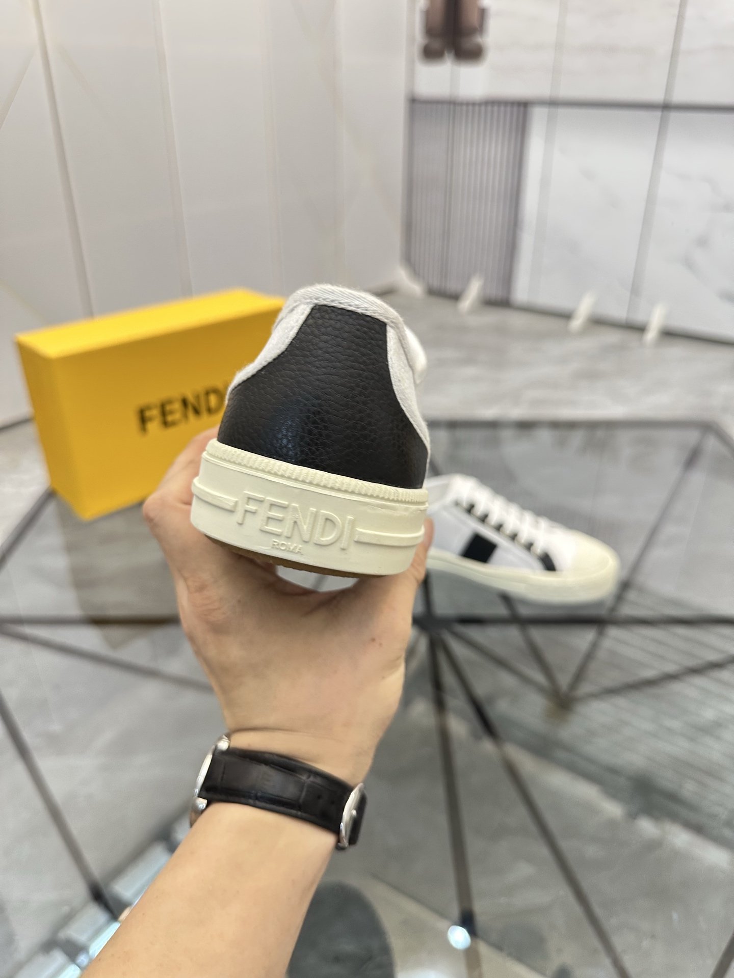 Precio de venta: P190 Marca: Fendi* mocasines de caña bajaTalla: 38-44(se puede personalizar hasta 4