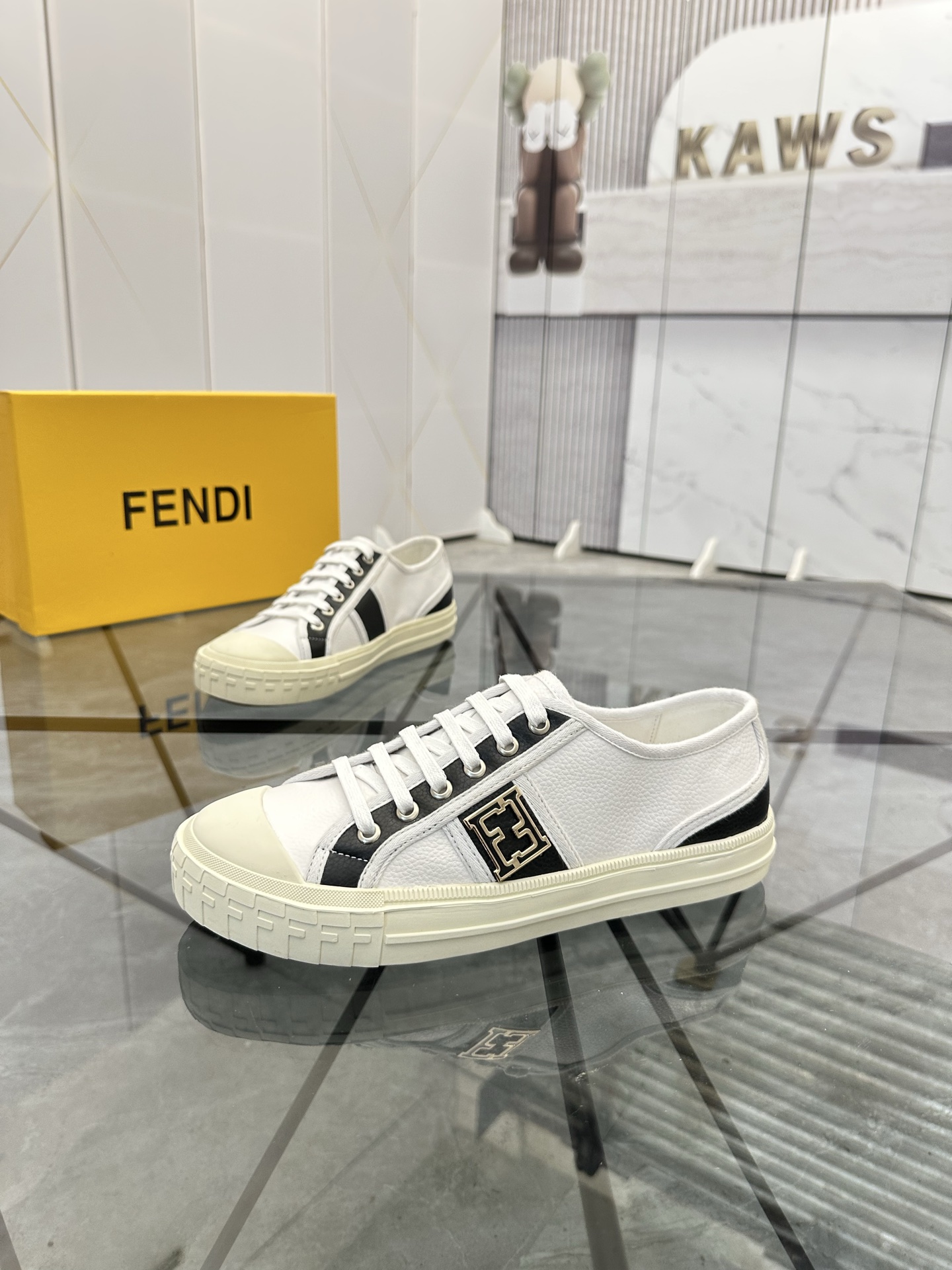 Precio de venta: P190 Marca: Fendi* mocasines de caña bajaTalla: 38-44(se puede personalizar hasta 4