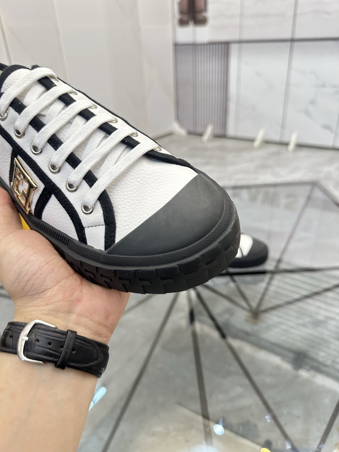 Precio de venta: P190 Marca: Fendi* mocasines de caña bajaTalla: 38-44(se puede personalizar hasta 4