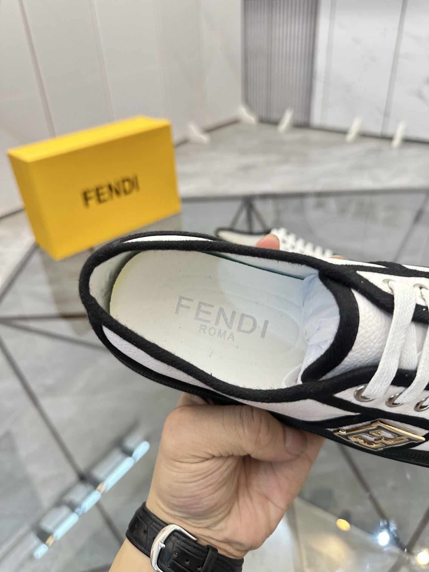 Precio de venta: P190 Marca: Fendi* mocasines de caña bajaTalla: 38-44(se puede personalizar hasta 4