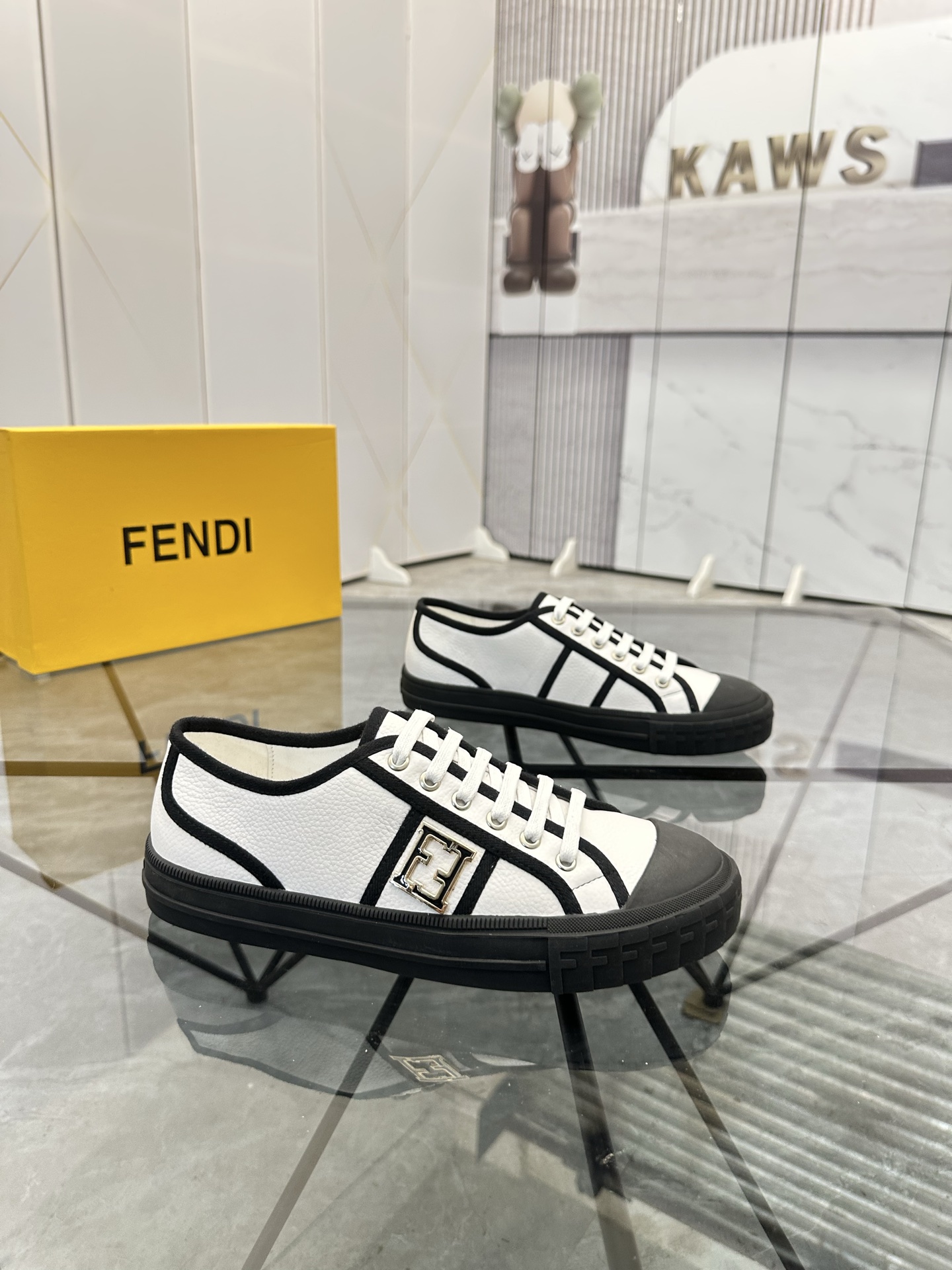 Precio de venta: P190 Marca: Fendi* mocasines de caña bajaTalla: 38-44(se puede personalizar hasta 4