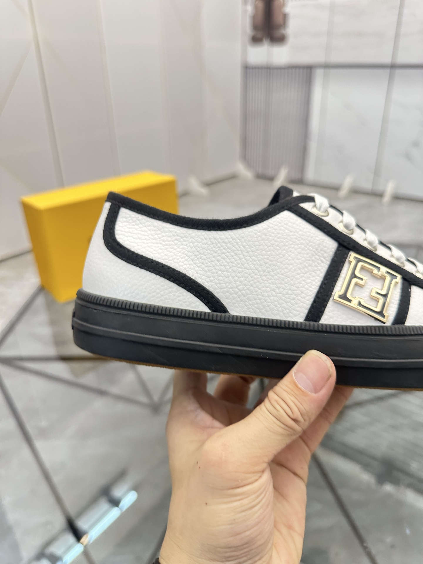 Precio de venta: P190 Marca: Fendi* mocasines de caña bajaTalla: 38-44(se puede personalizar hasta 4