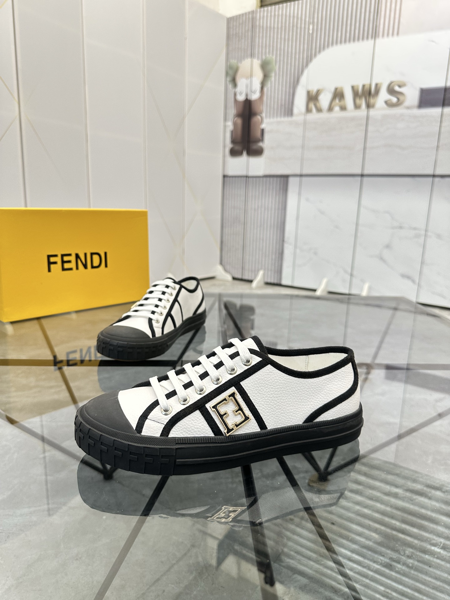 Precio de venta: P190 Marca: Fendi* mocasines de caña bajaTalla: 38-44(se puede personalizar hasta 4