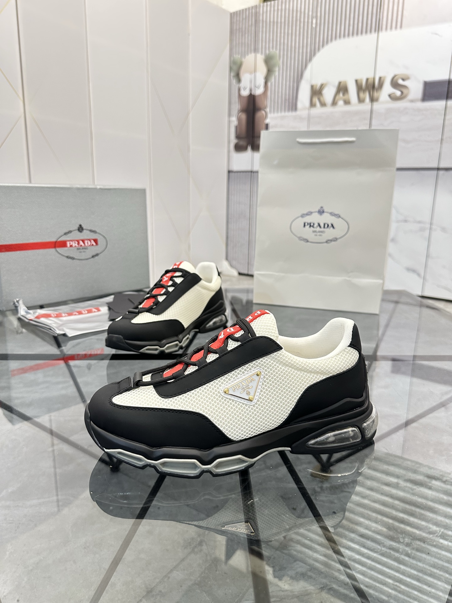 Precio de venta: P310 Calidad superior de gama altaMarca: Prada *