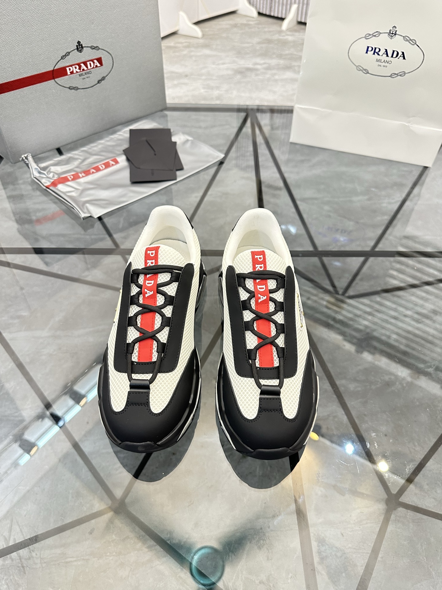 Precio de venta: P310 Calidad superior de gama altaMarca: Prada *"Prada*" mocasines de caña bajaTall
