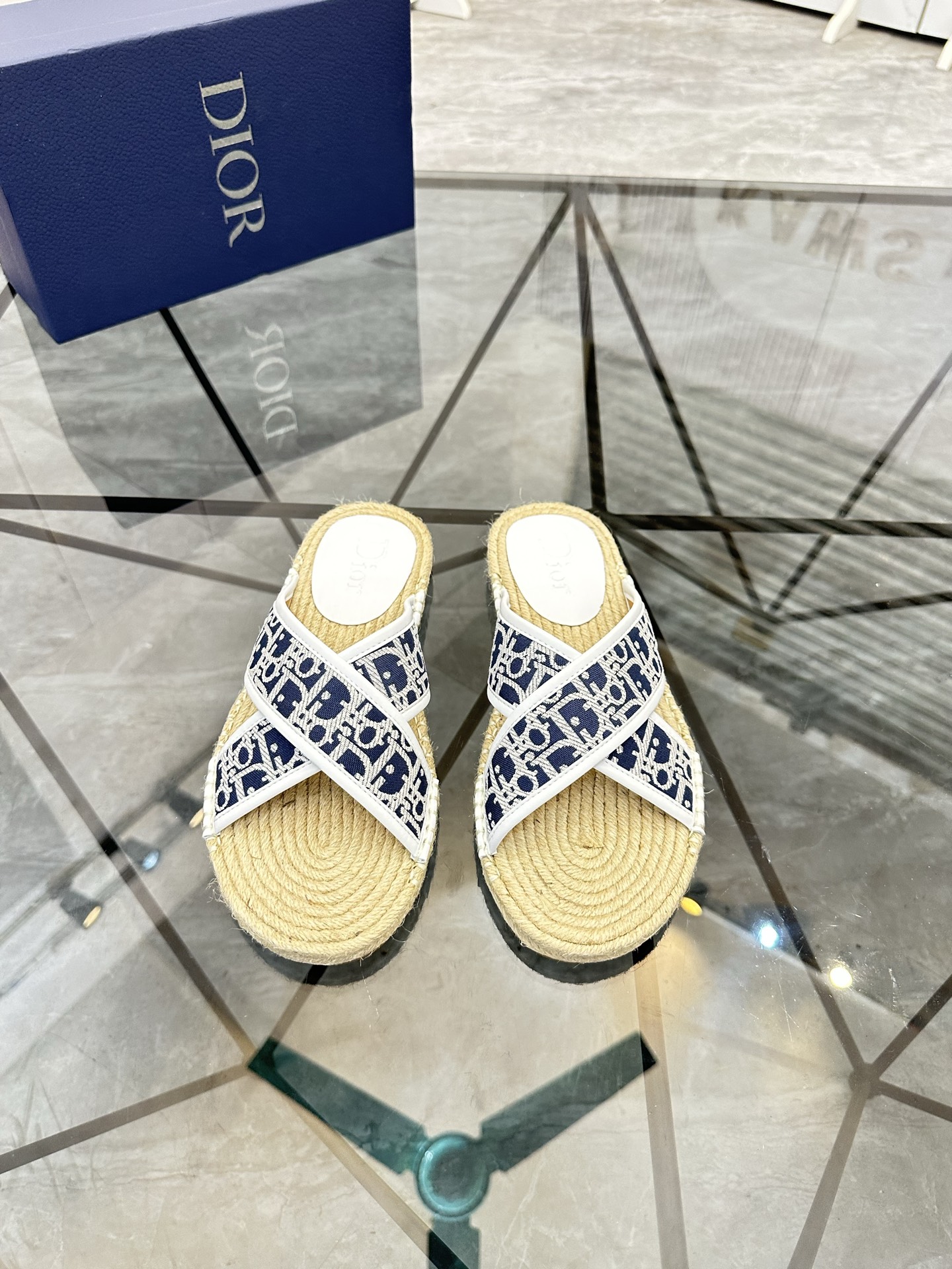 Precio de venta: P130 Marca: Dior* zapatillasTalla: 38-44(37.45.46.47) Material del producto: Parte 