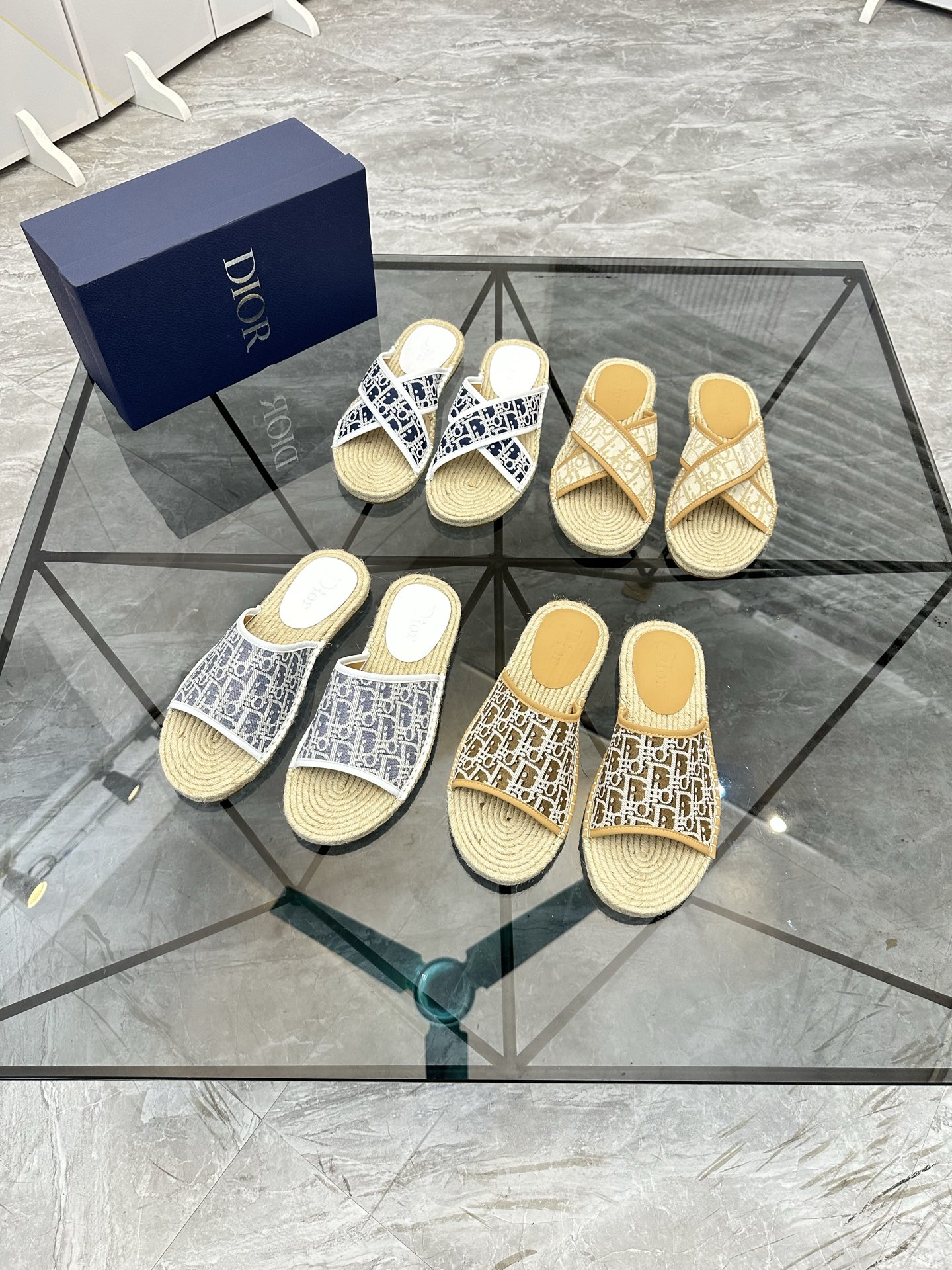 Precio de venta: P130 Marca: Dior* zapatillasTalla: 38-44(37.45.46.47) Material del producto: Parte 