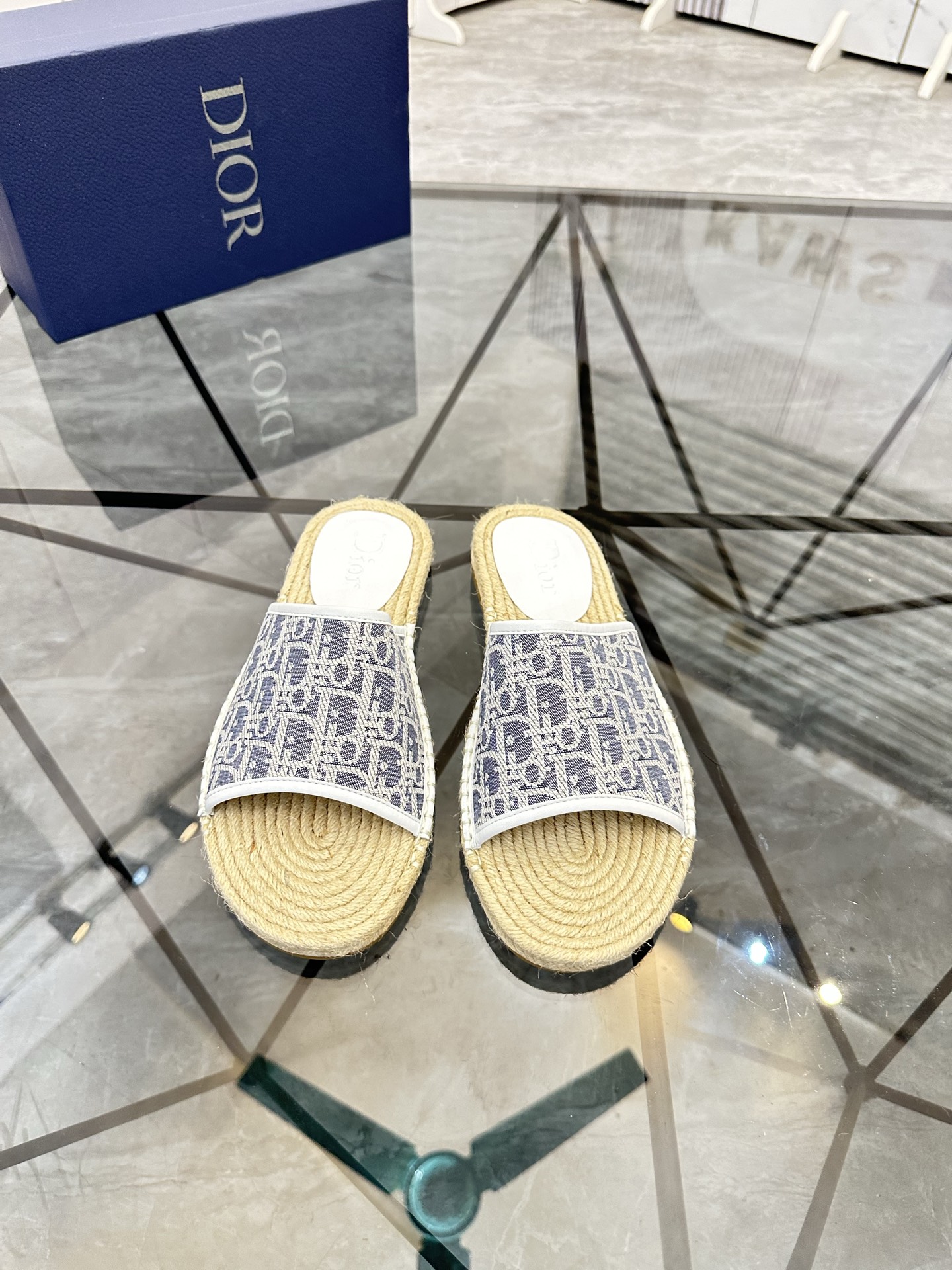 Precio de venta: P130 Marca: Dior* zapatillasTalla: 38-44(37.45.46.47) Material del producto: Parte 