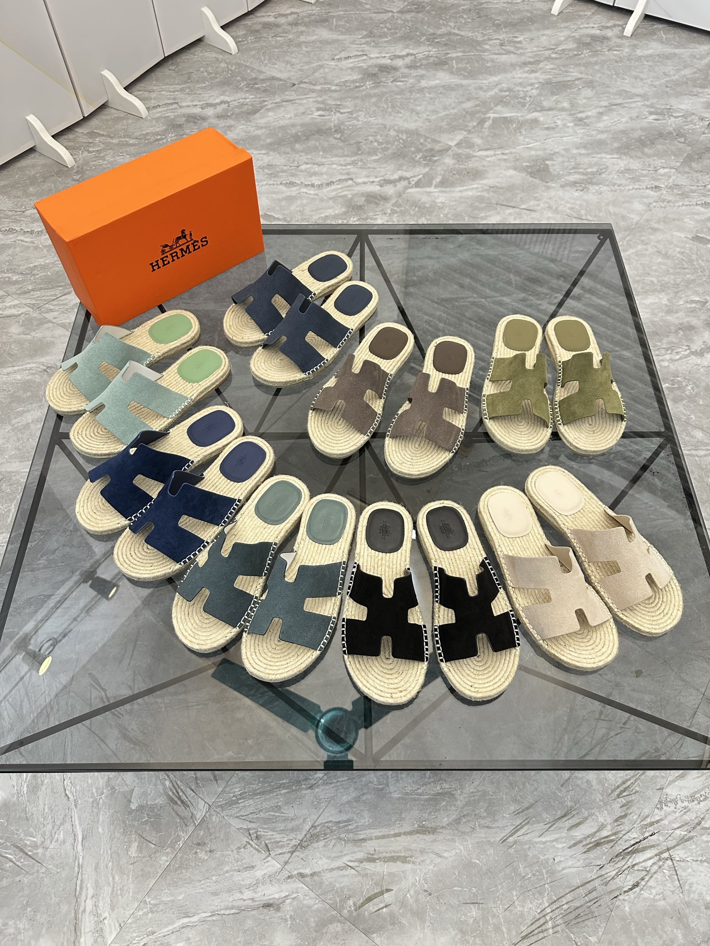 Precio de venta: P130 Marca comercial: Hermes* zapatillas Talla: 38-44(37.45.46.47) Material del pro