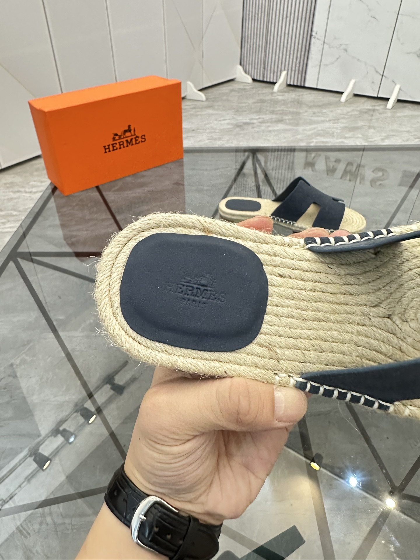 Precio de venta: P130 Marca comercial: Hermes* zapatillas Talla: 38-44(37.45.46.47) Material del pro