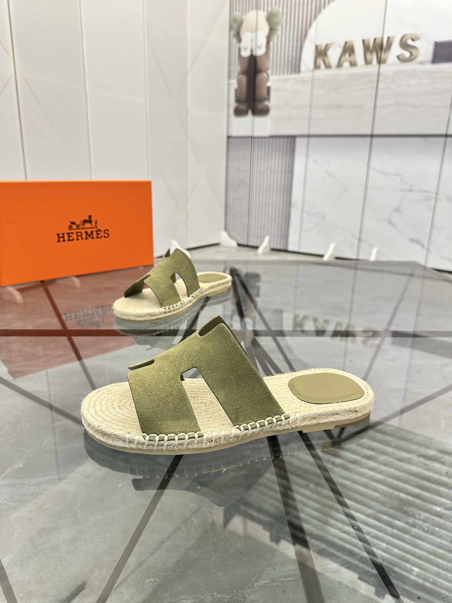 Precio de venta: P130 Marca comercial: Hermes* zapatillas Talla: 38-44(37.45.46.47) Material del pro