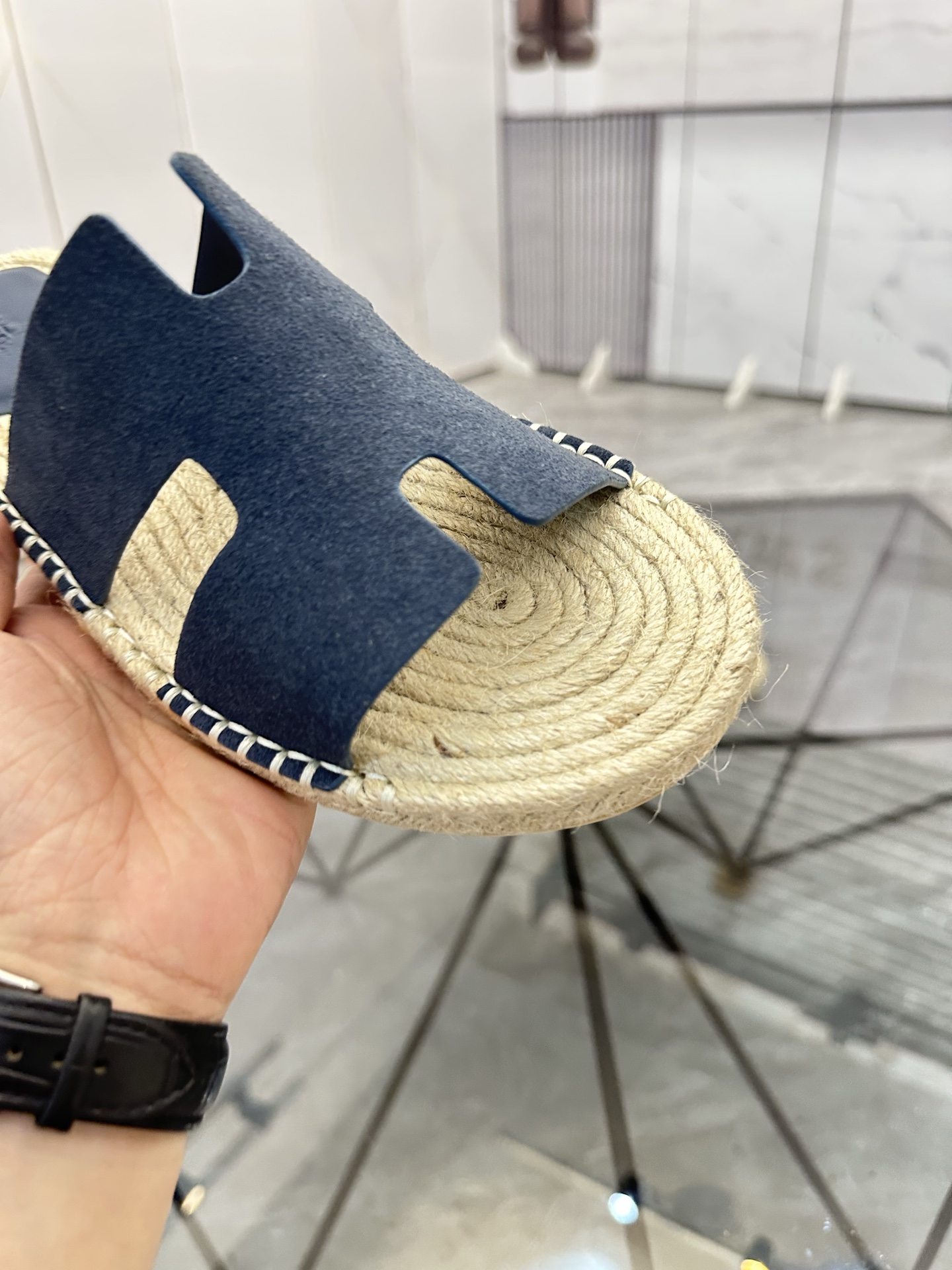 Precio de venta: P130 Marca comercial: Hermes* zapatillas Talla: 38-44(37.45.46.47) Material del pro