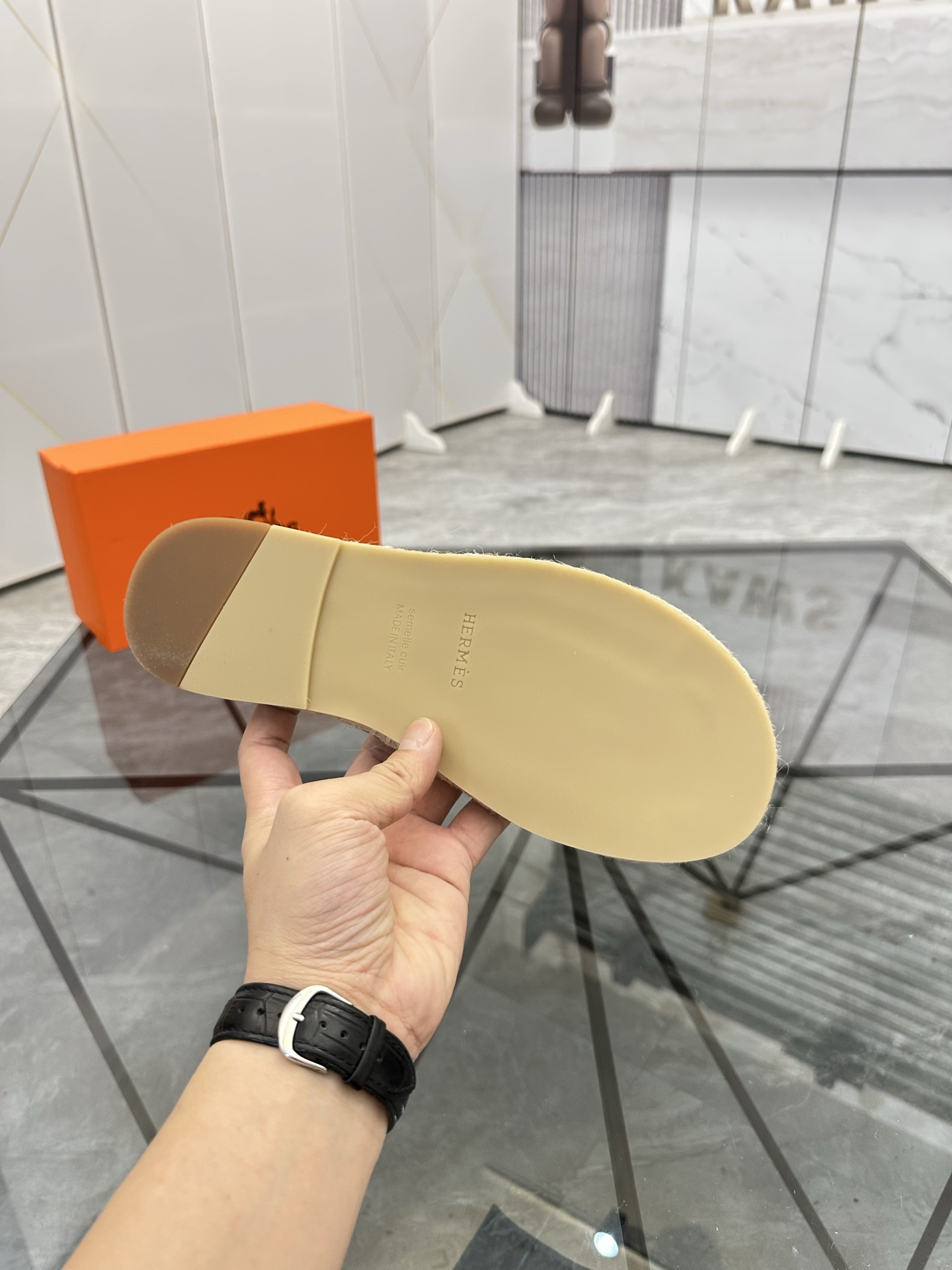 Precio de venta: P130 Marca comercial: Hermes* zapatillas Talla: 38-44(37.45.46.47) Material del pro