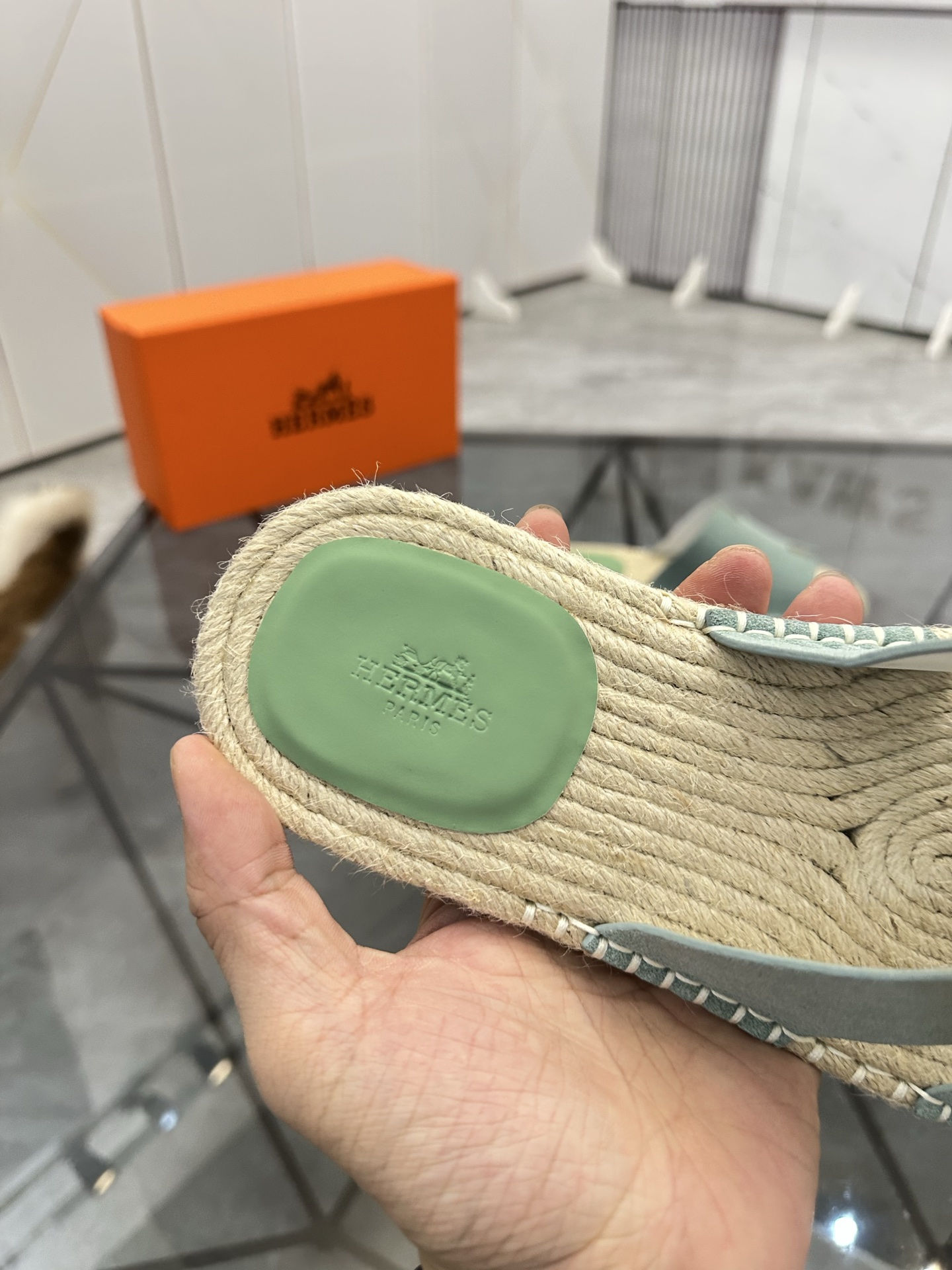 Precio de venta: P130 Marca comercial: Hermes* zapatillas Talla: 38-44(37.45.46.47) Material del pro