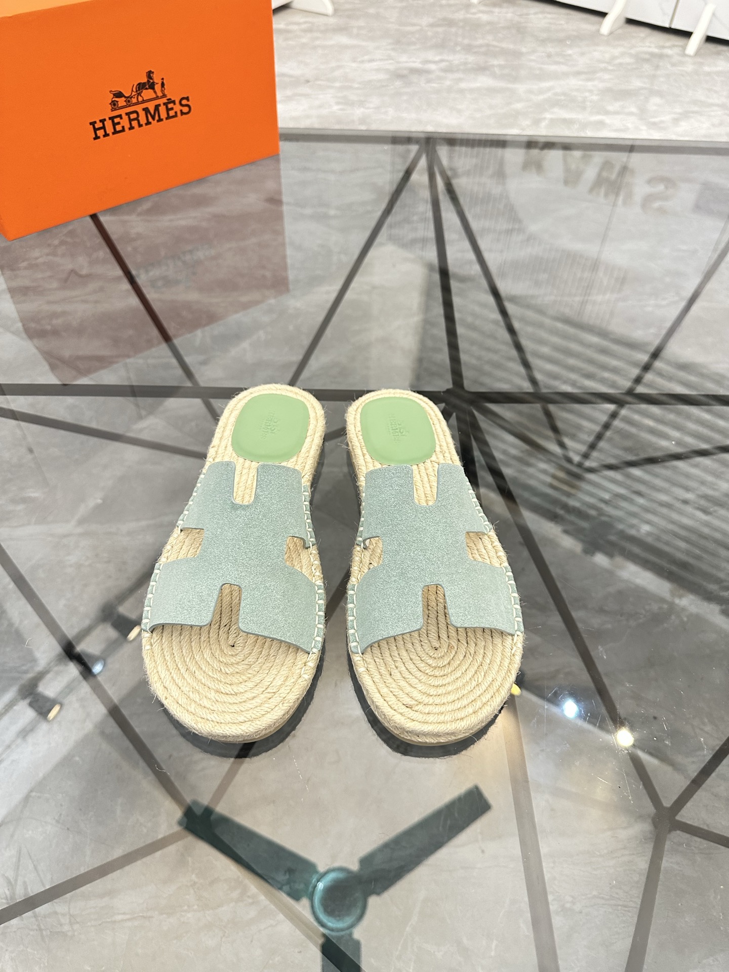 Precio de venta: P130 Marca comercial: Hermes* zapatillas Talla: 38-44(37.45.46.47) Material del pro
