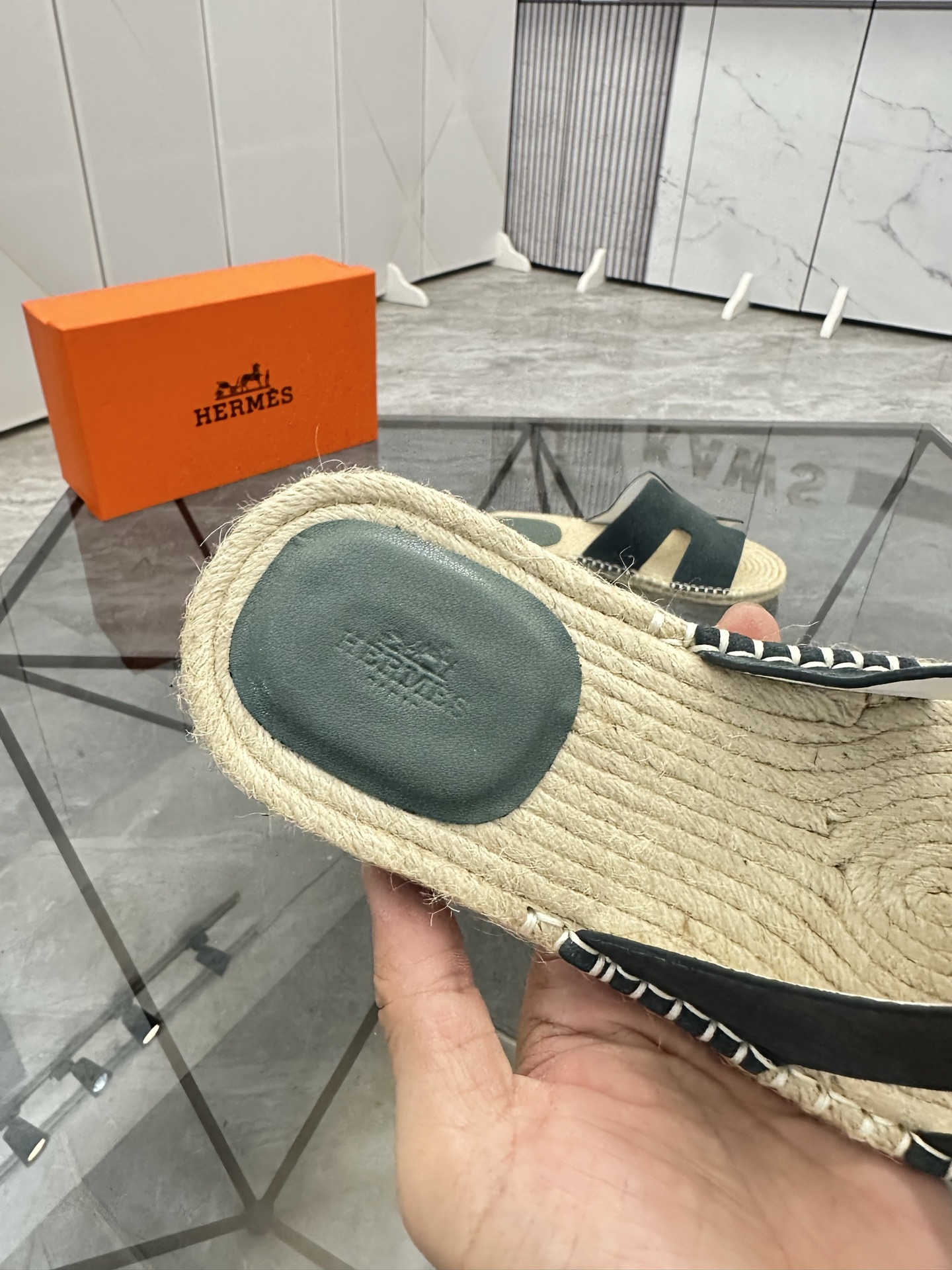 Precio de venta: P130 Marca comercial: Hermes* zapatillas Talla: 38-44(37.45.46.47) Material del pro