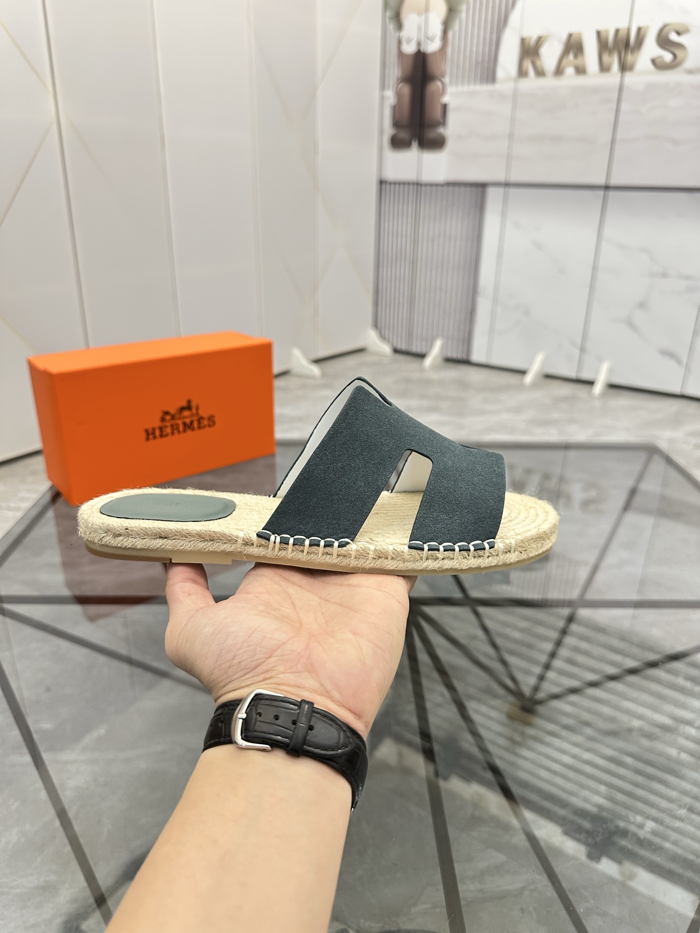 Precio de venta: P130 Marca comercial: Hermes* zapatillas Talla: 38-44(37.45.46.47) Material del pro