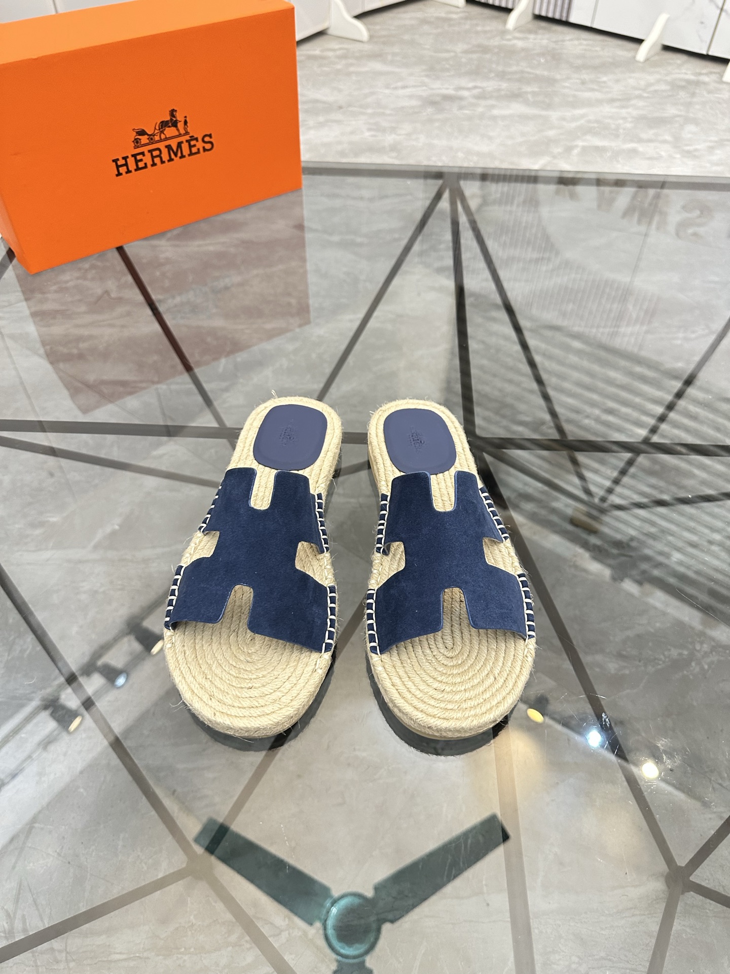 Precio de venta: P130 Marca comercial: Hermes* zapatillas Talla: 38-44(37.45.46.47) Material del pro