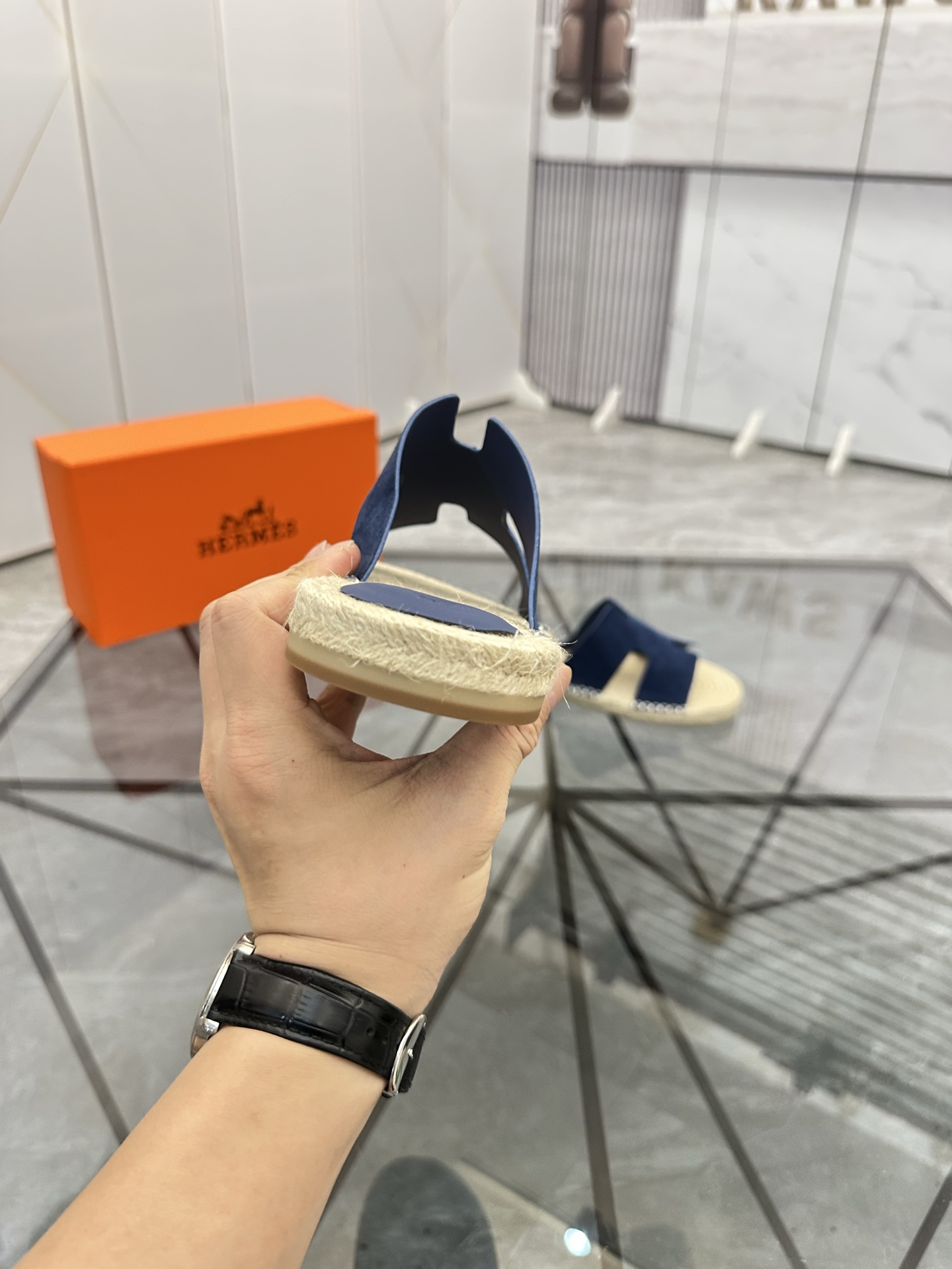 Precio de venta: P130 Marca comercial: Hermes* zapatillas Talla: 38-44(37.45.46.47) Material del pro