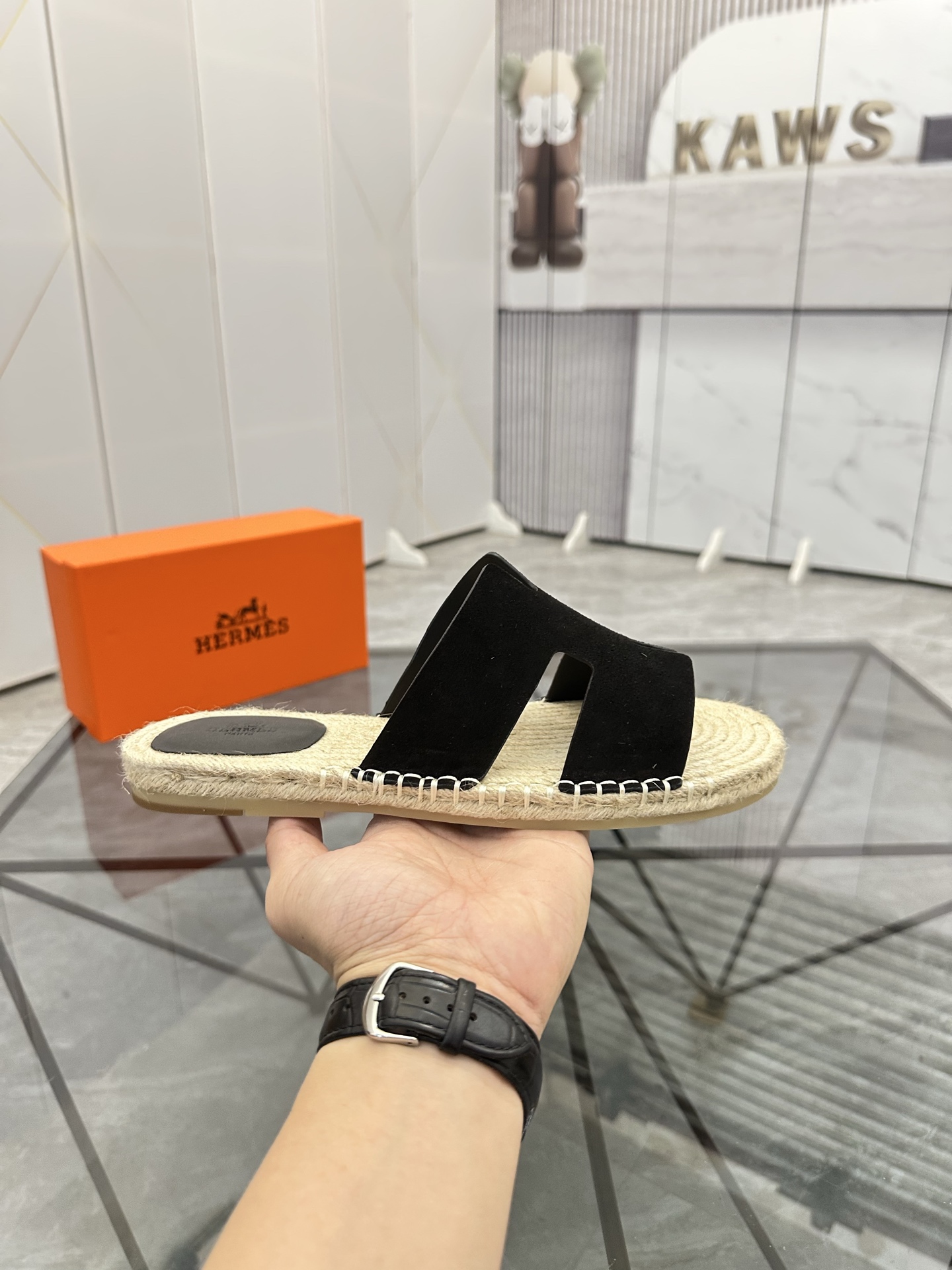 Precio de venta: P130 Marca comercial: Hermes* zapatillas Talla: 38-44(37.45.46.47) Material del pro