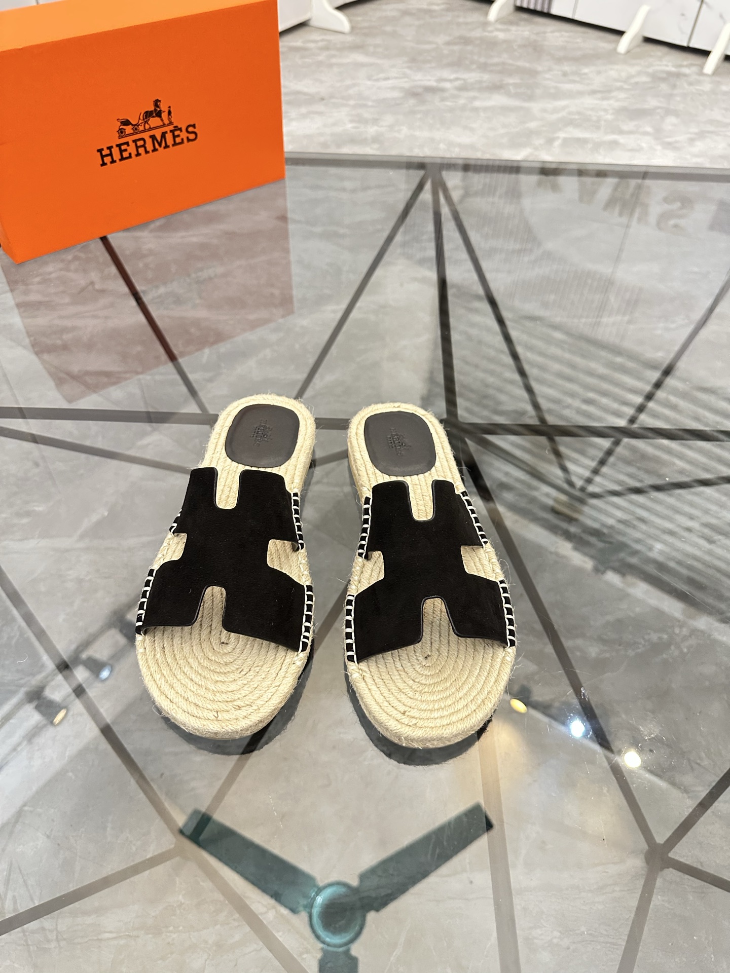 Precio de venta: P130 Marca comercial: Hermes* zapatillas Talla: 38-44(37.45.46.47) Material del pro