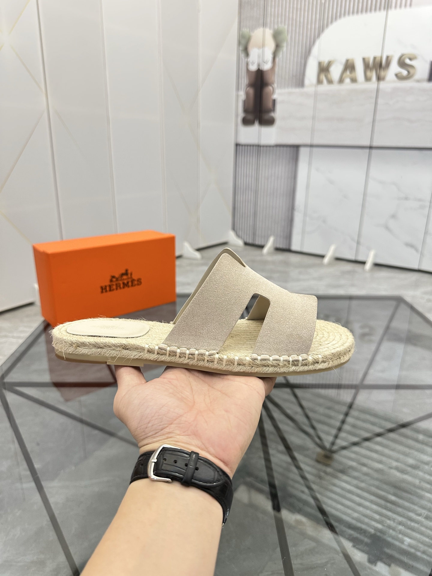 Precio de venta: P130 Marca comercial: Hermes* zapatillas Talla: 38-44(37.45.46.47) Material del pro
