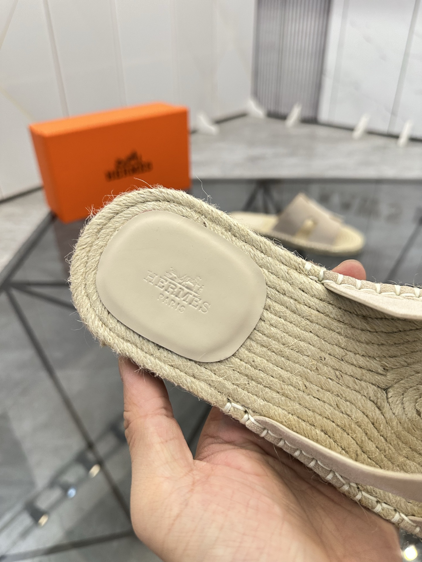 Precio de venta: P130 Marca comercial: Hermes* zapatillas Talla: 38-44(37.45.46.47) Material del pro