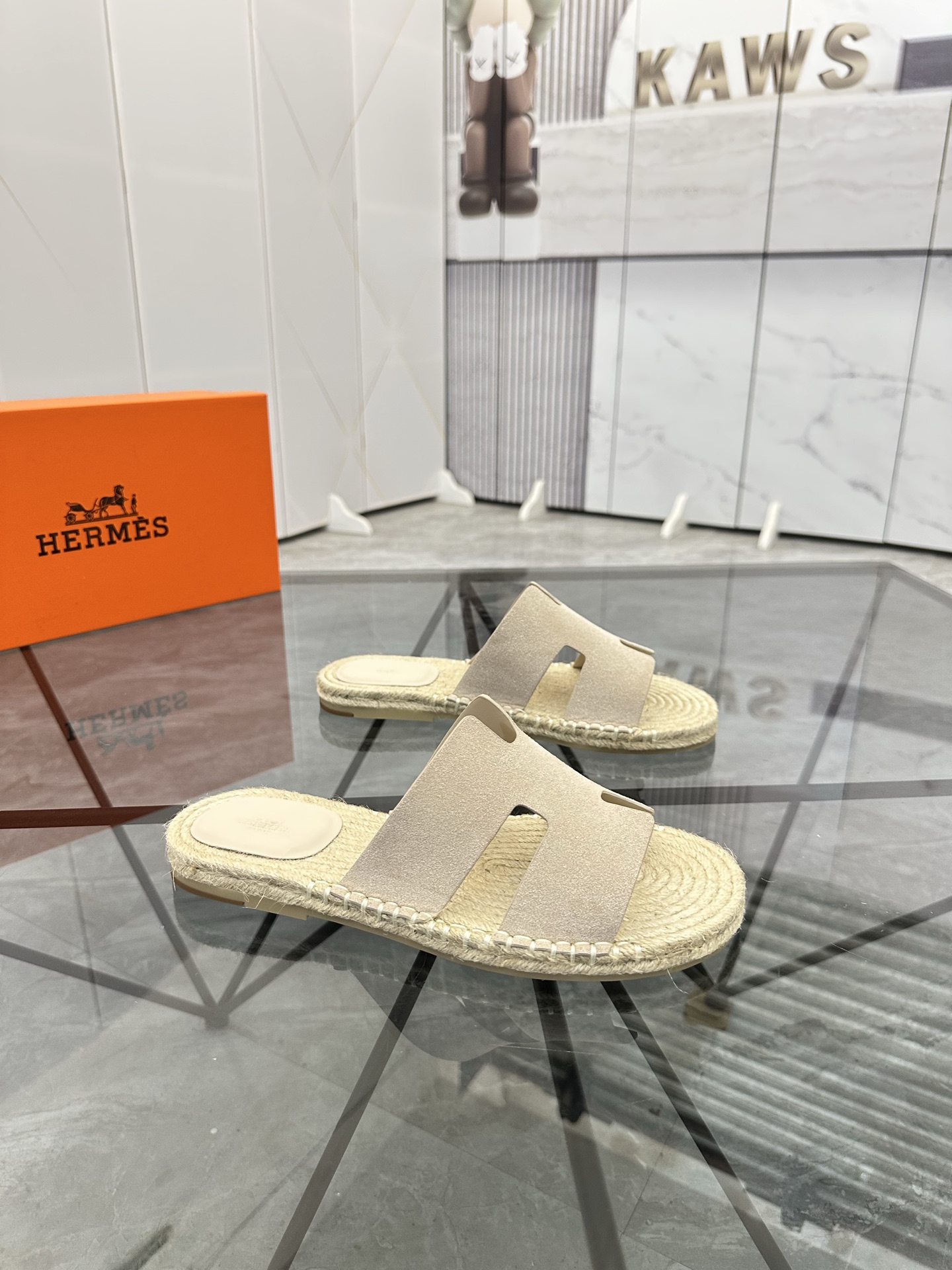 Precio de venta: P130 Marca comercial: Hermes* zapatillas Talla: 38-44(37.45.46.47) Material del pro