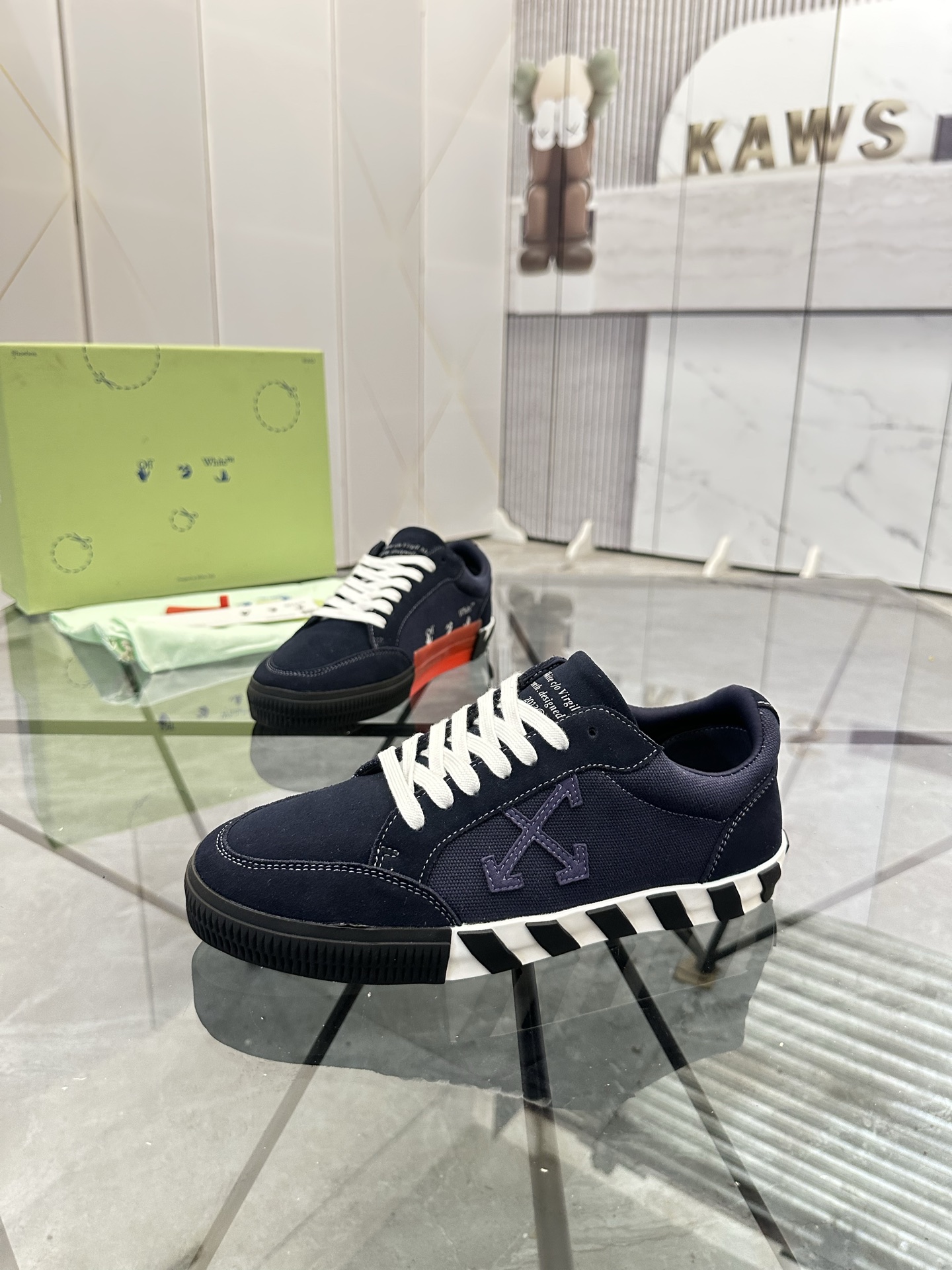 NO:354049,Price: Product trademark OFF WHITE *