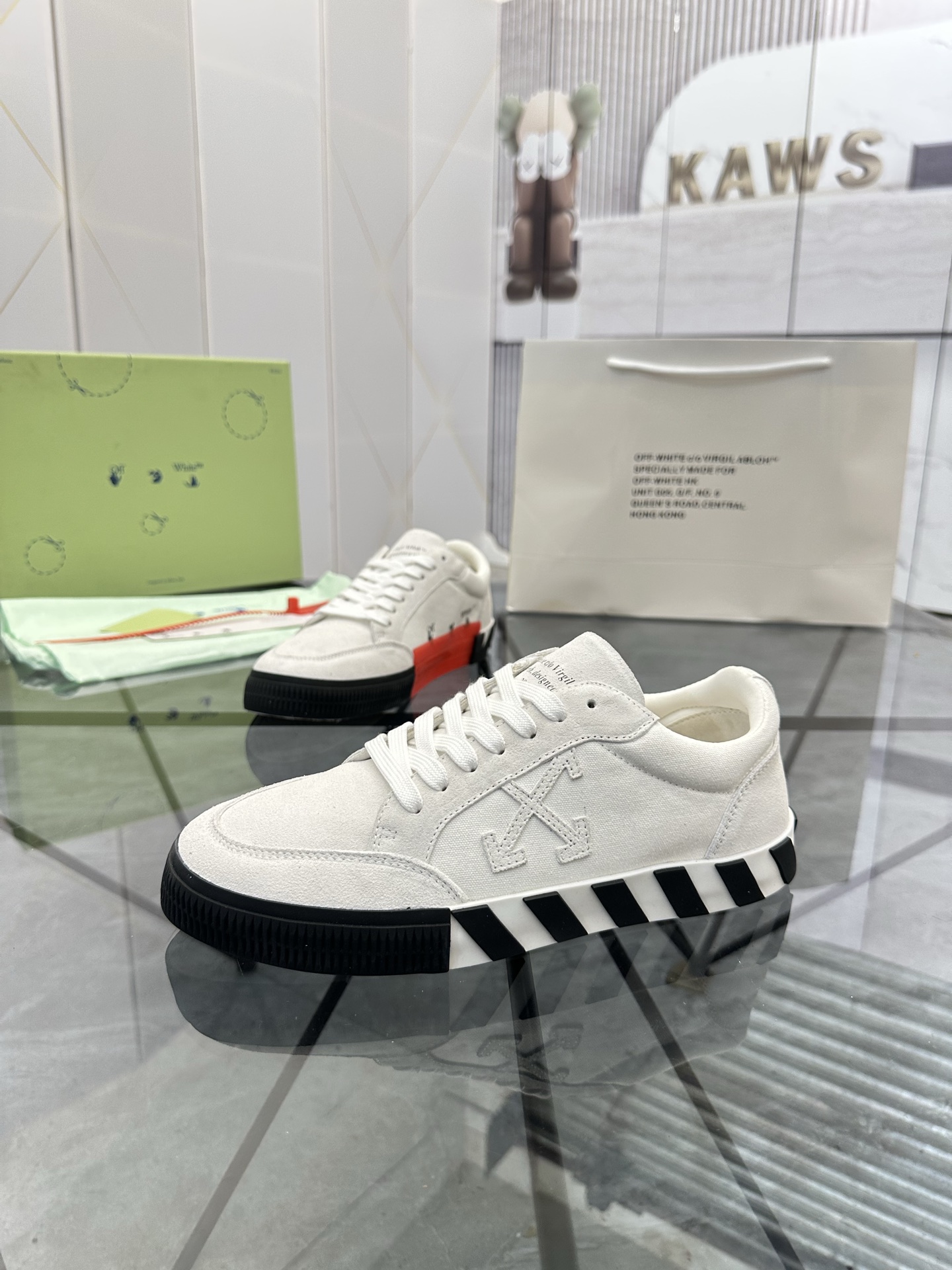 NO:354084,Price: Product trademark OFF WHITE *