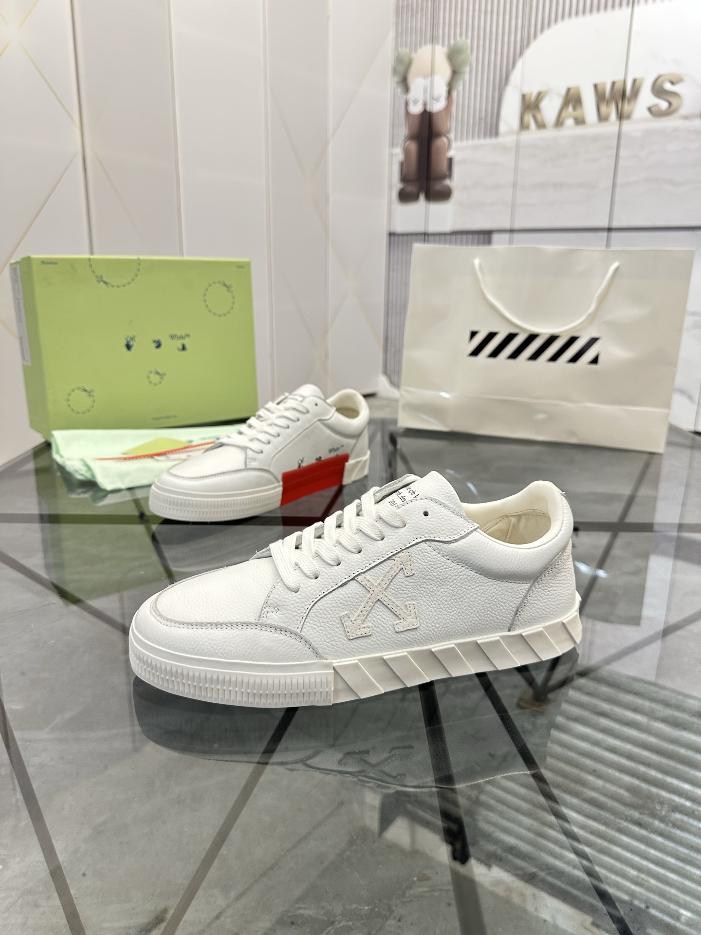 NO:354099,Price: Product trademark OFF WHITE *