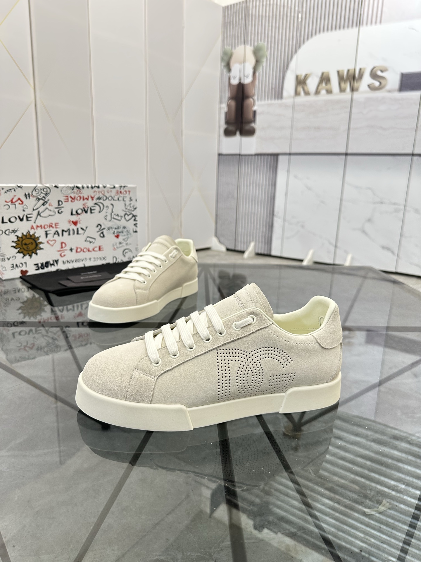 NO:352616,Price: Top quality Product trademark DG 