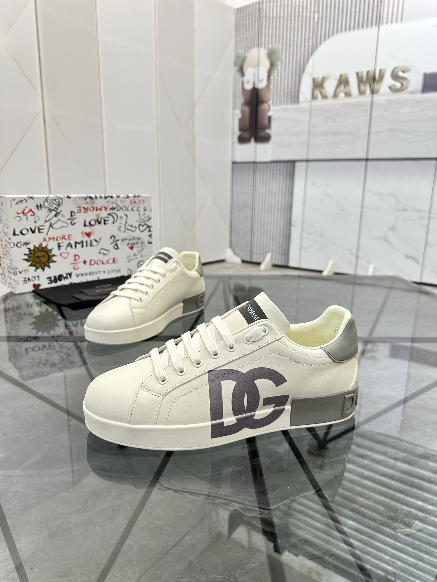 NO:352630,Price: Top quality Product trademark DG 