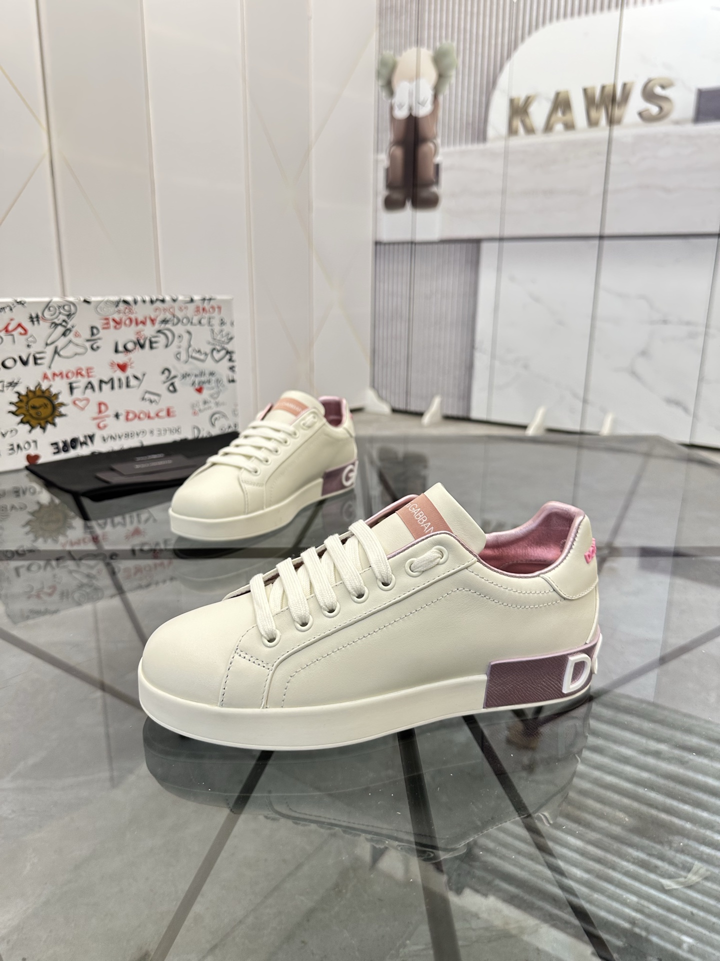 NO:352506,Price: Top quality Product trademark DG 